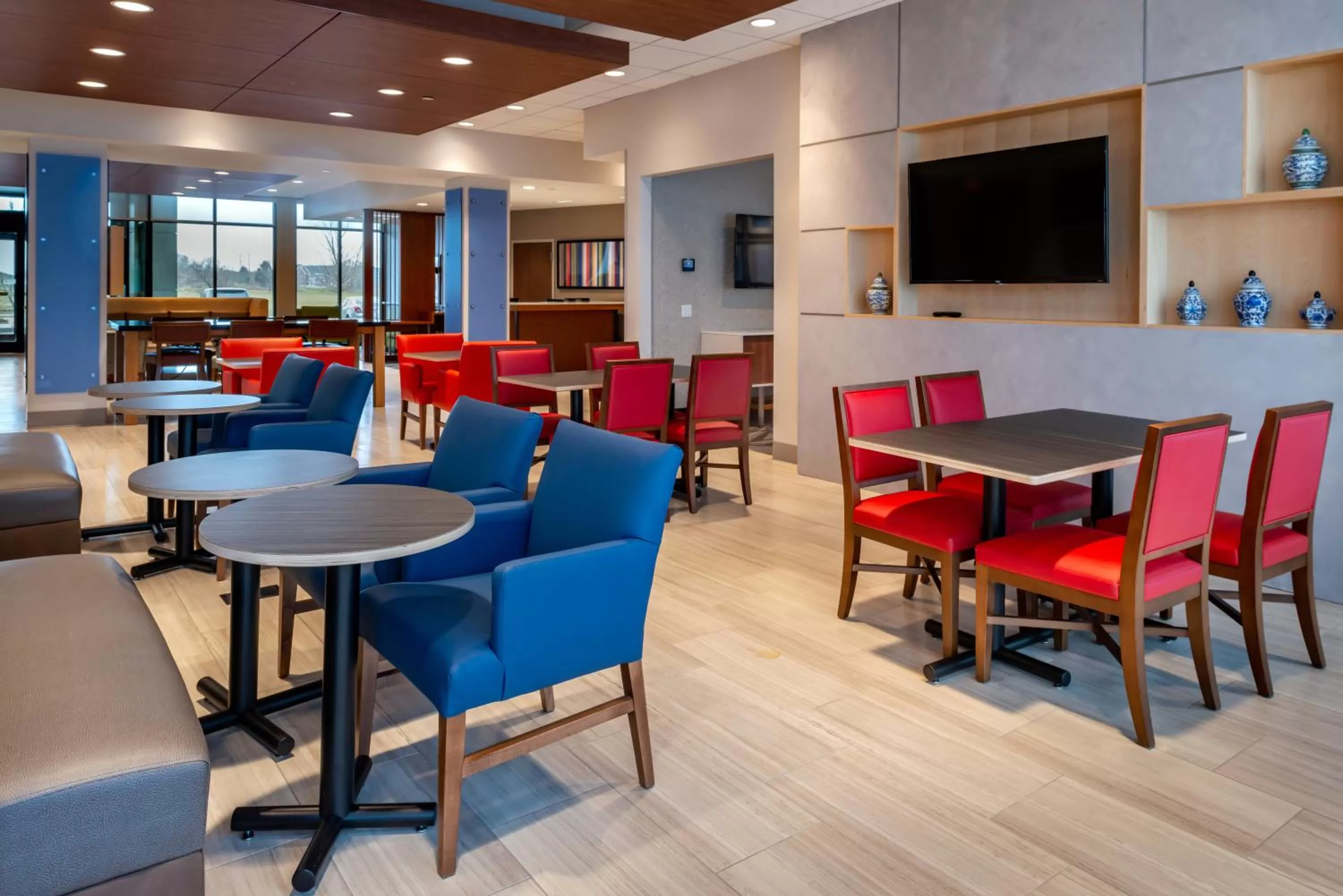 Breakfast in Holiday Inn Express & Suites - Romeoville - Joliet North by IHG