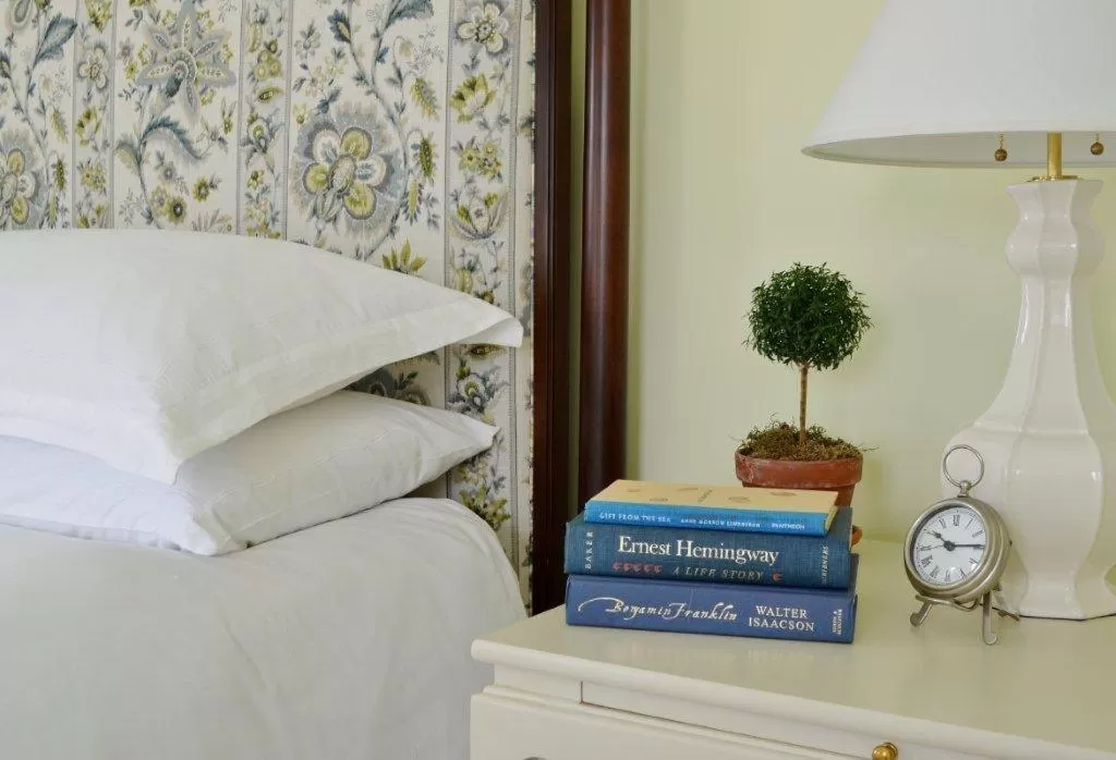 Bedroom, Bed in The Quogue Club