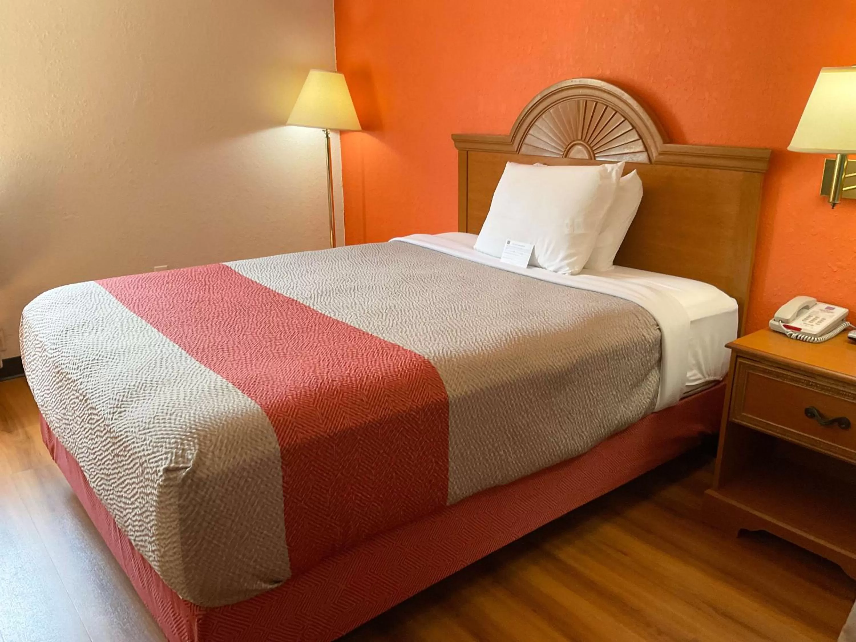 Bedroom, Bed in Motel 6-Hannibal, MO