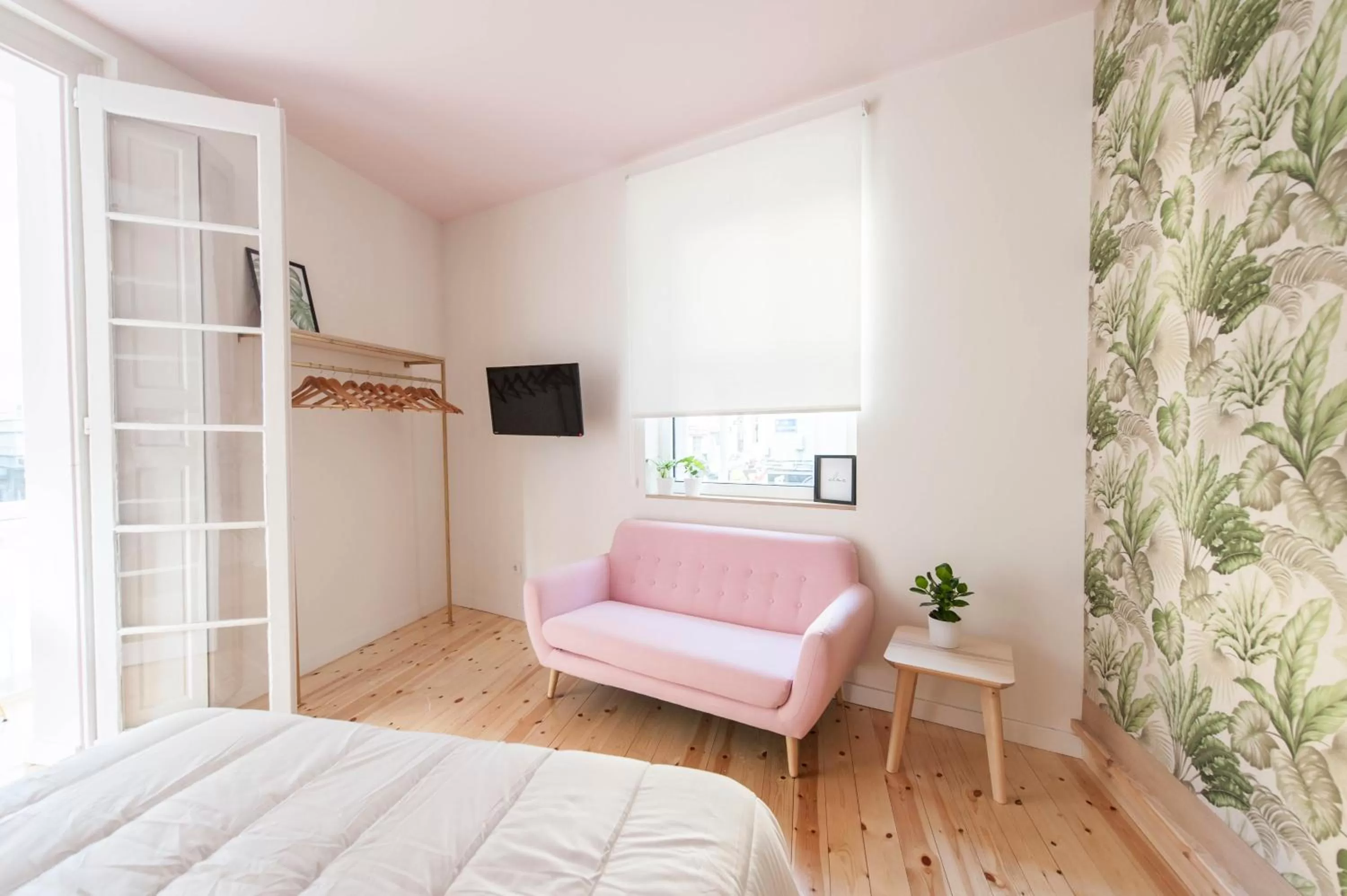 Living room, Bed in Urban Suite Santander