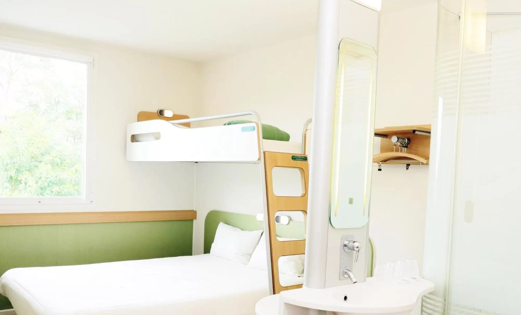 Staff, Bed in Ibis Budget Grenoble Sud Seyssins