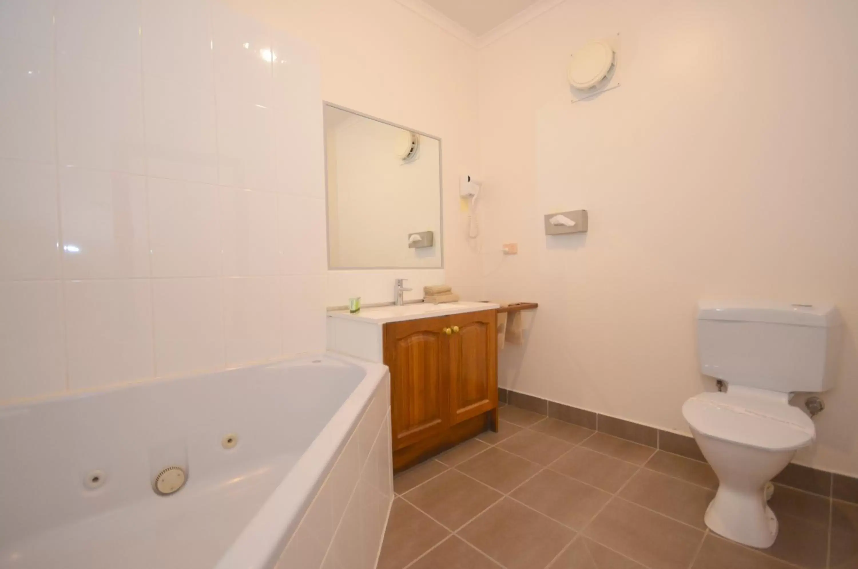 Deluxe King Spa Twin Room in Central Springs Inn Deluxe King Spa Twin Room in Central Springs Inn