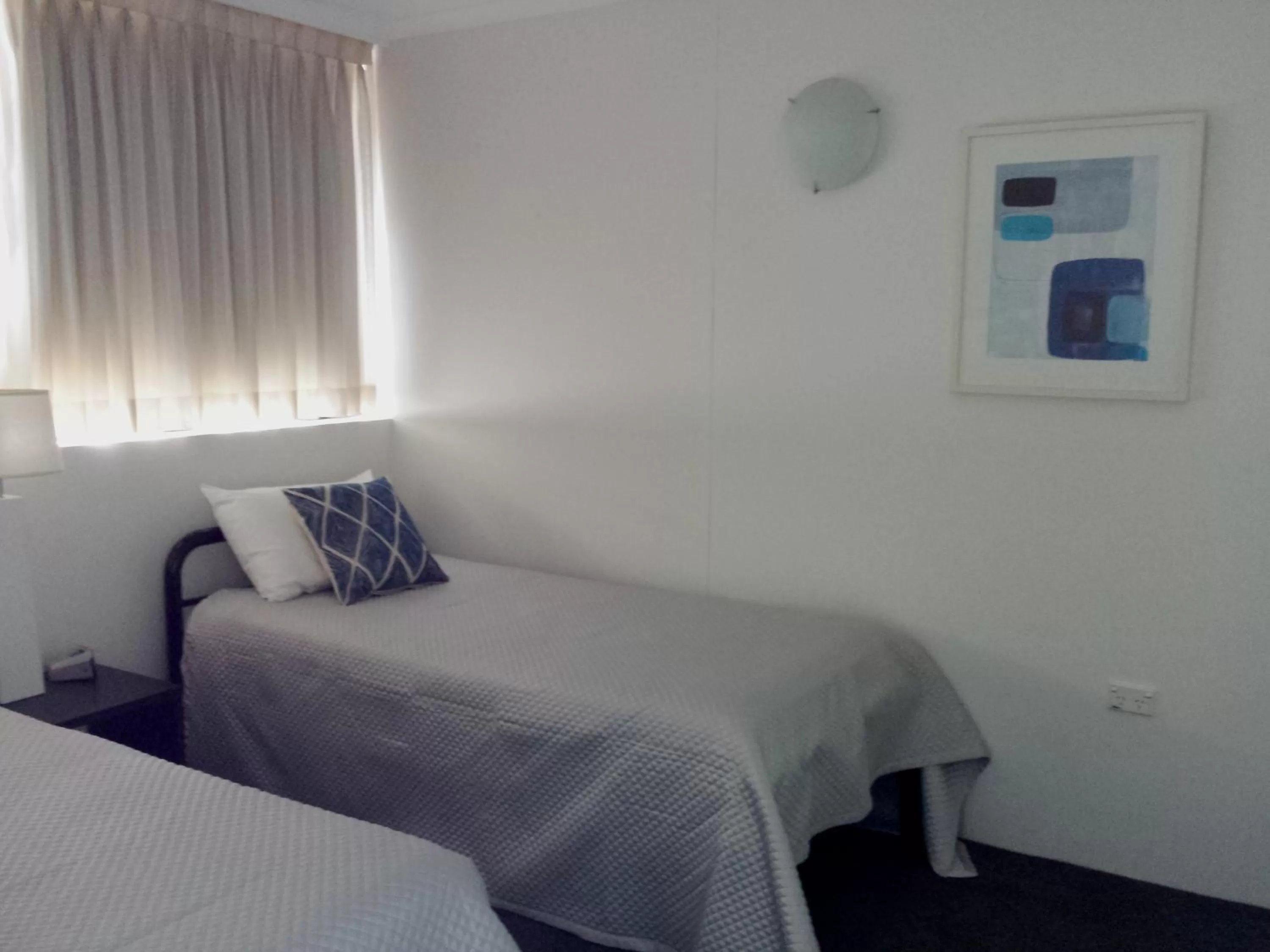 Bedroom, Bed in Kirribilli Apartments