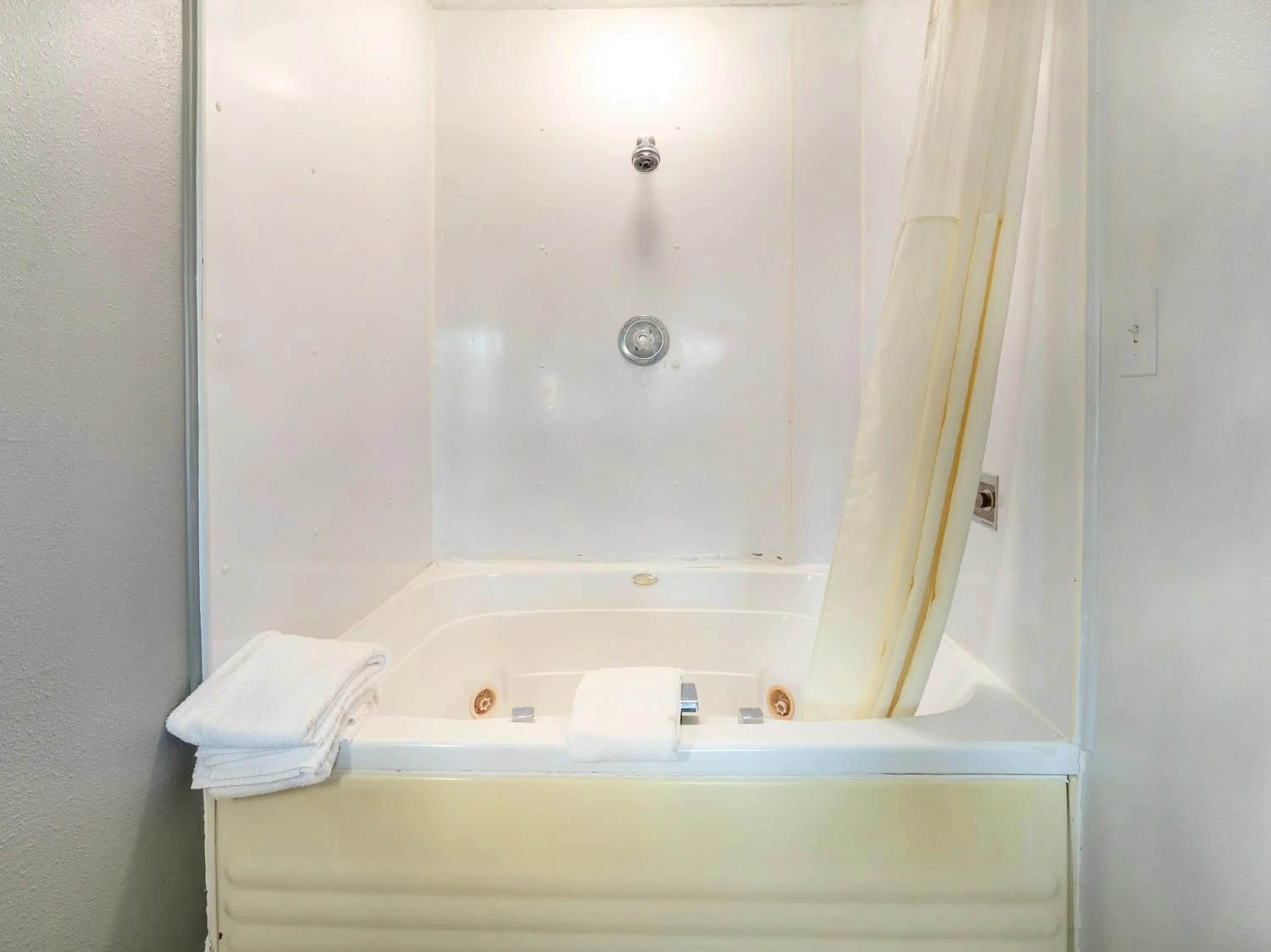 One-Bedroom Suite in OYO Hotel Kinder