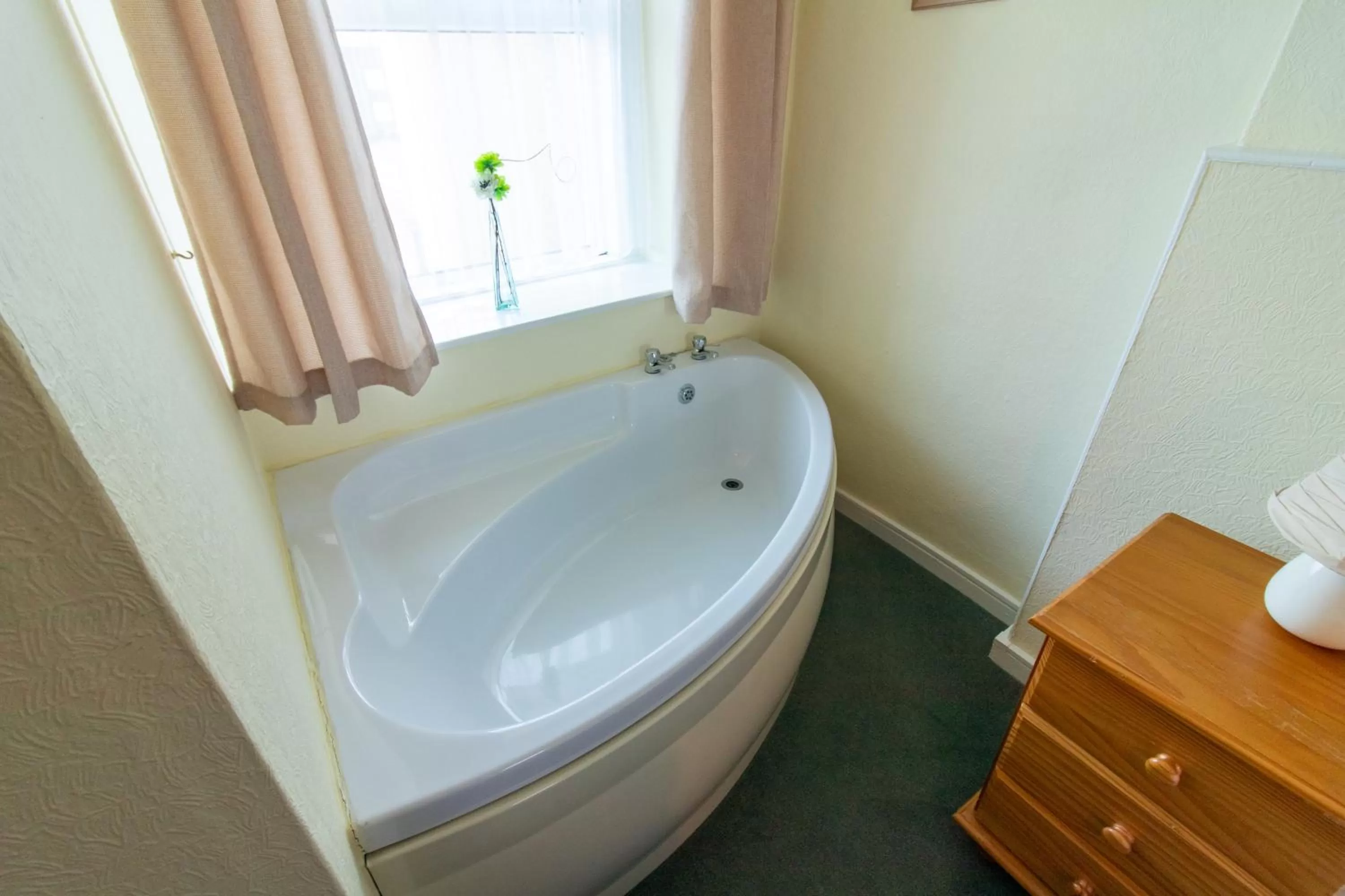 Bedroom in Auld Cross Keys Inn