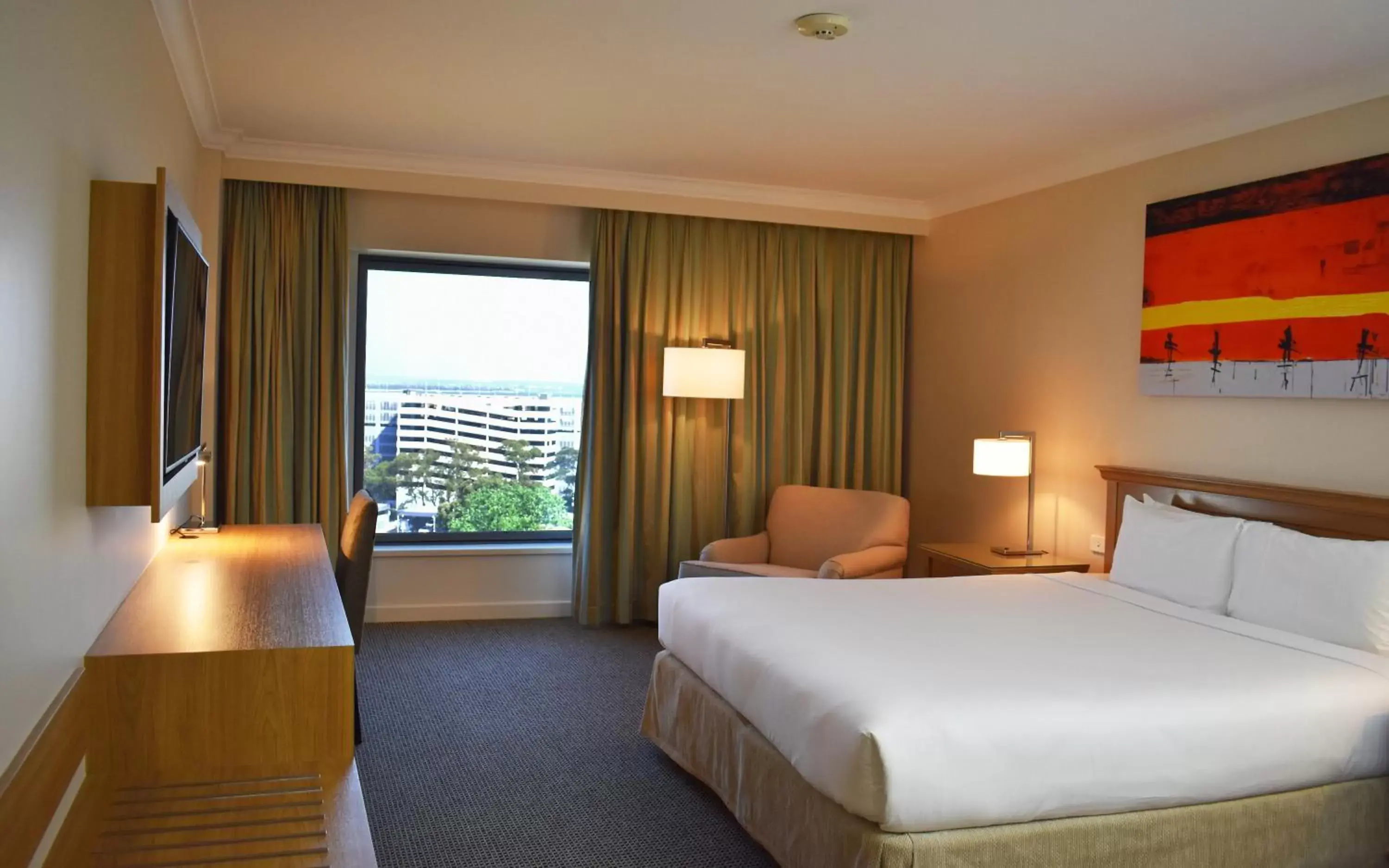 Deluxe King Room - Park & Fly includes 7 nights Parking in Stamford Plaza Sydney Airport Hotel & Conference Centre Deluxe King Room - Park & Fly includes 7 nights Parking in Stamford Plaza Sydney Airport Hotel & Conference Centre