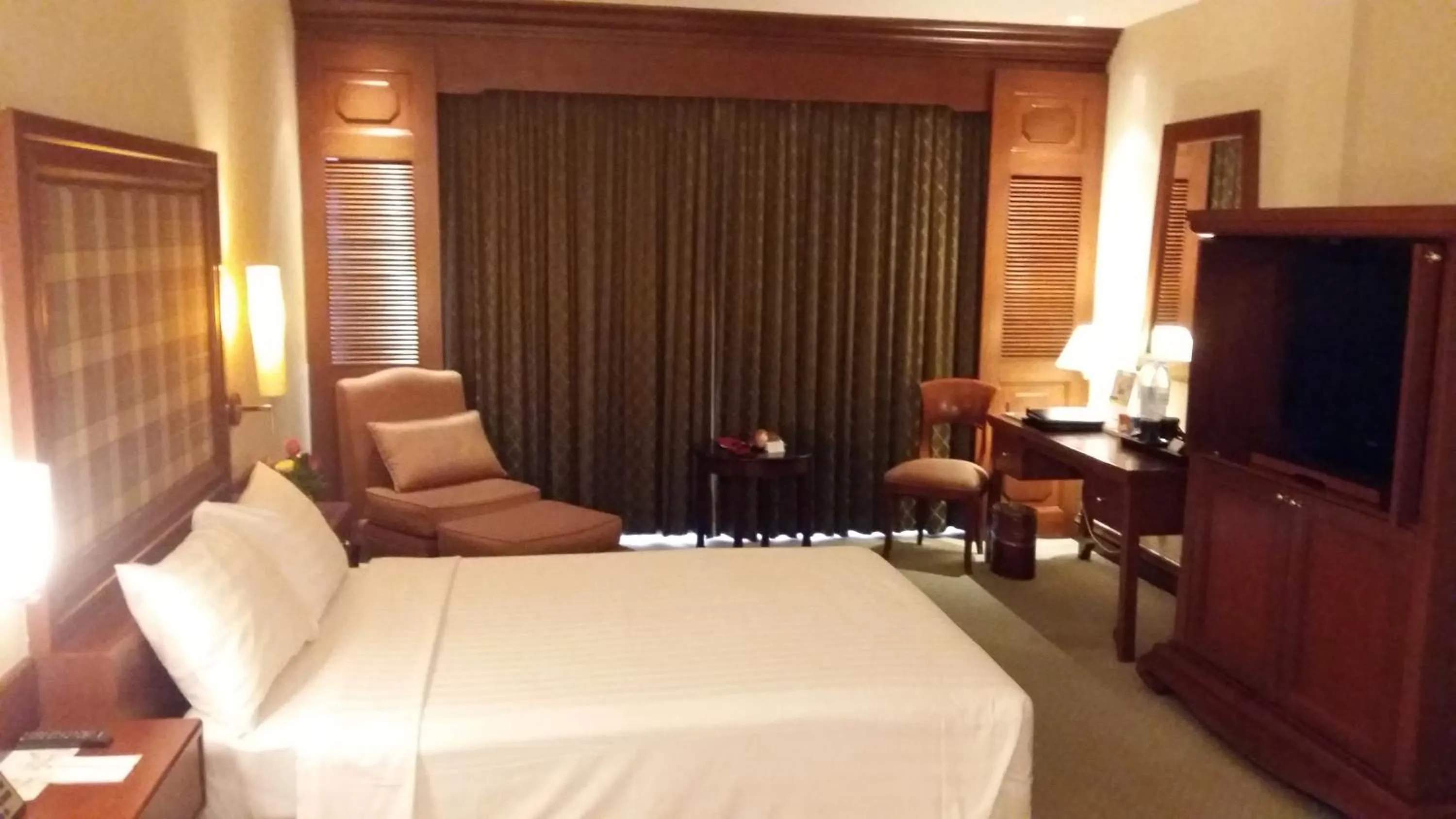 Bedroom, Bed in Hotel Cambodiana