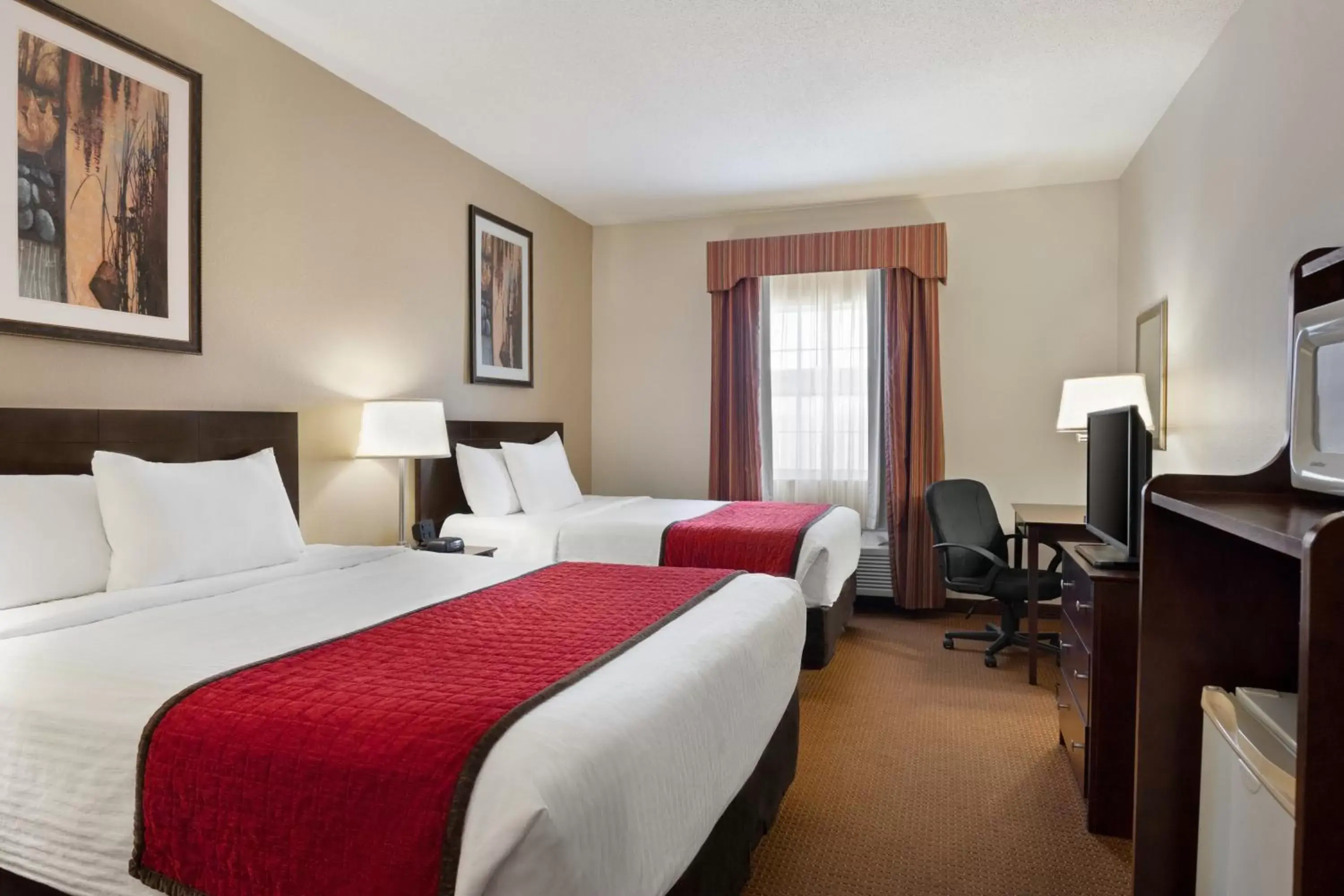 Queen Room with Two Queen Beds - Non-Smoking in Ramada by Wyndham Elizabethtown Queen Room with Two Queen Beds - Non-Smoking in Ramada by Wyndham Elizabethtown