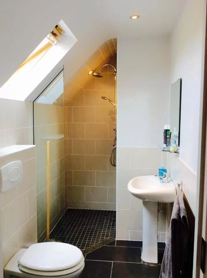 Bathroom in Holland House F94DP26