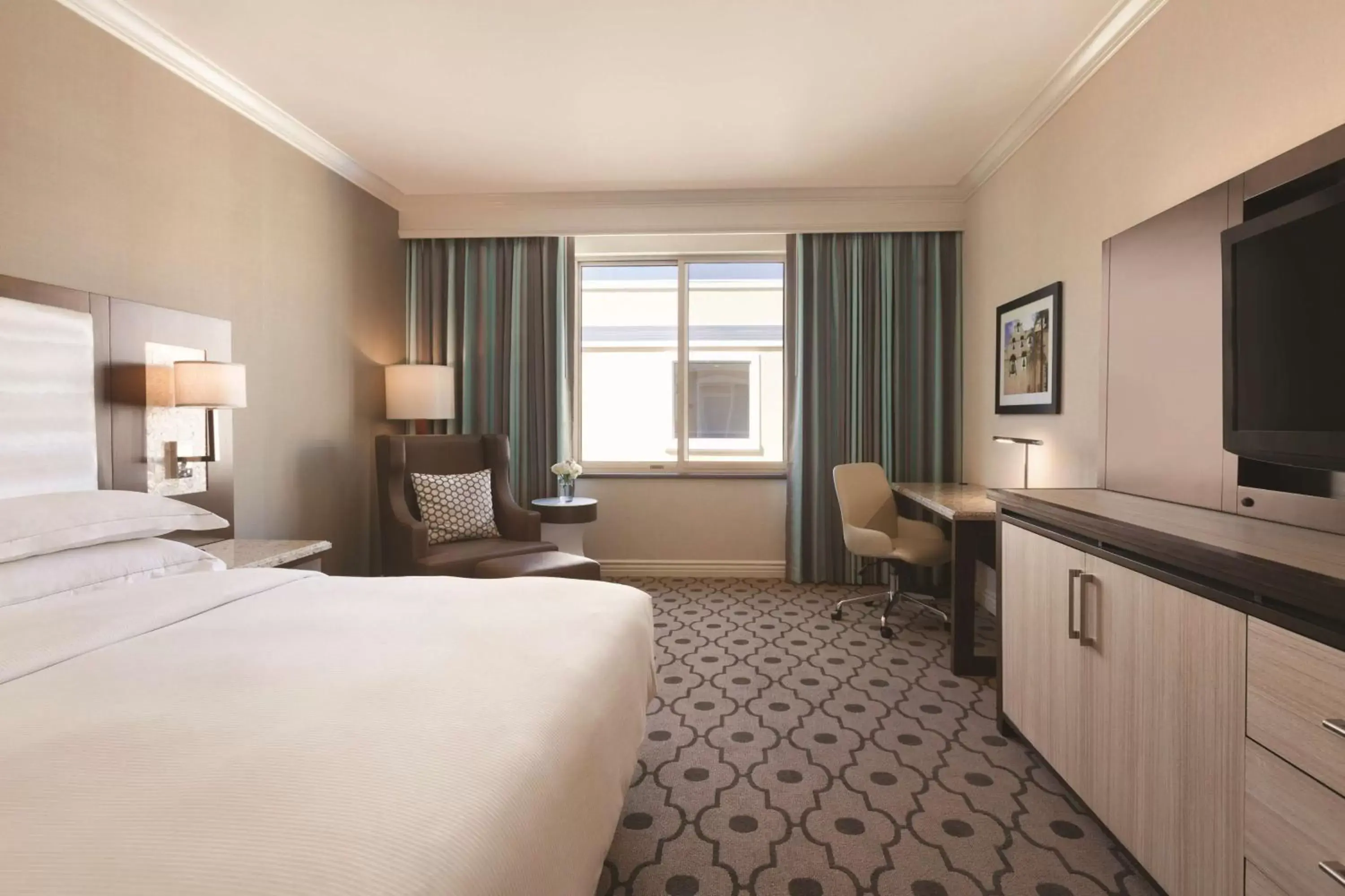 Superior King Room in Hilton Los Angeles/San Gabriel Superior King Room in Hilton Los Angeles/San Gabriel