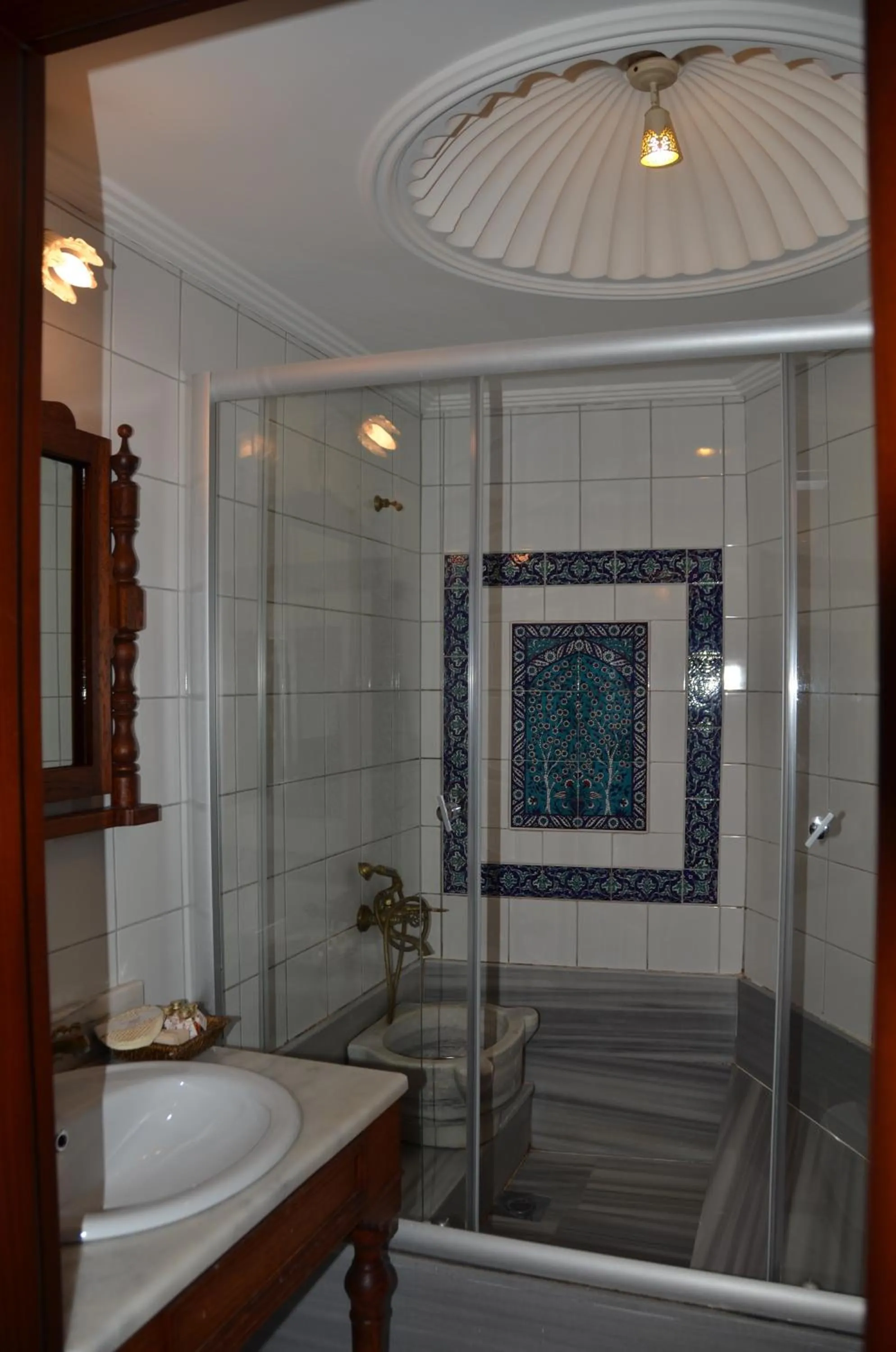 Toilet in Aruna Boutique Hotel