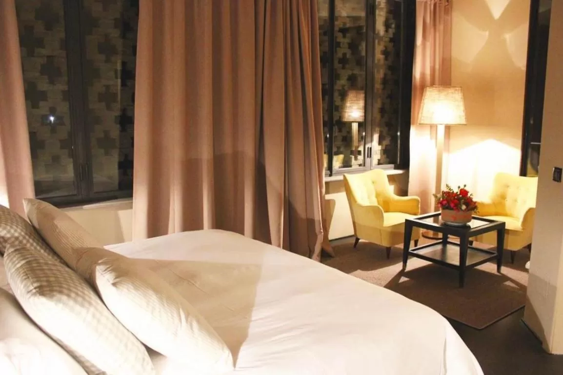 Bed in LEAR • Dining Club