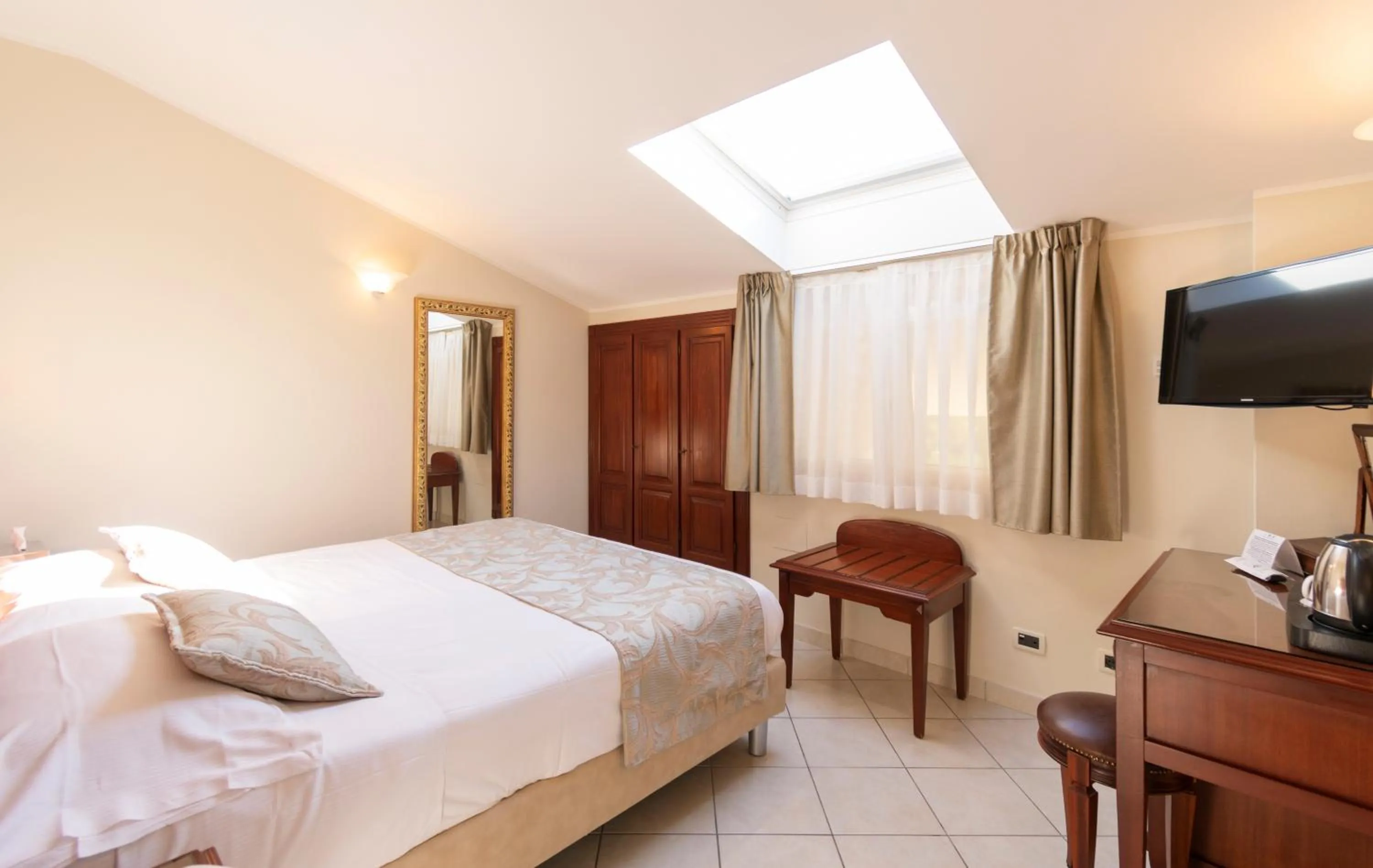 Bedroom, Bed in Hotel Villa Tiziana