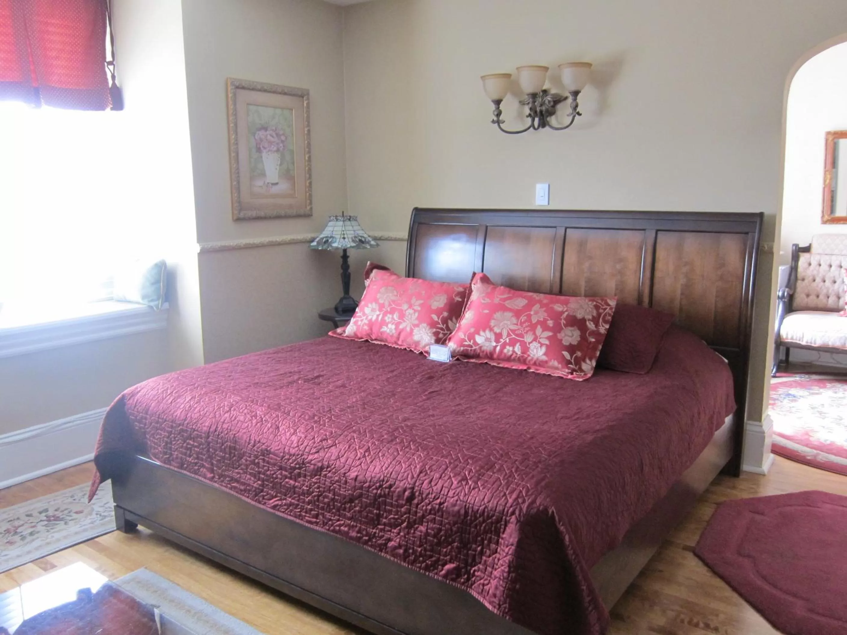 Bedroom, Bed in McGee's Inn