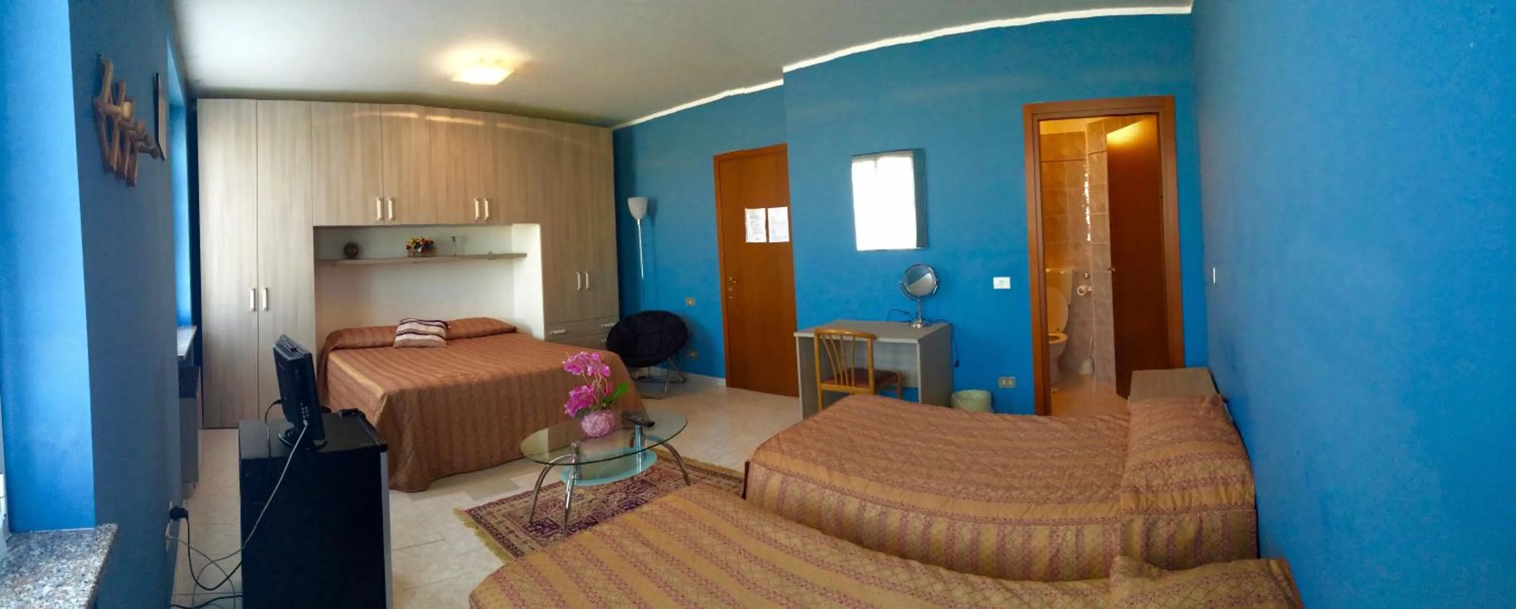 Photo of the whole room, Seating Area in Hotel Monumento