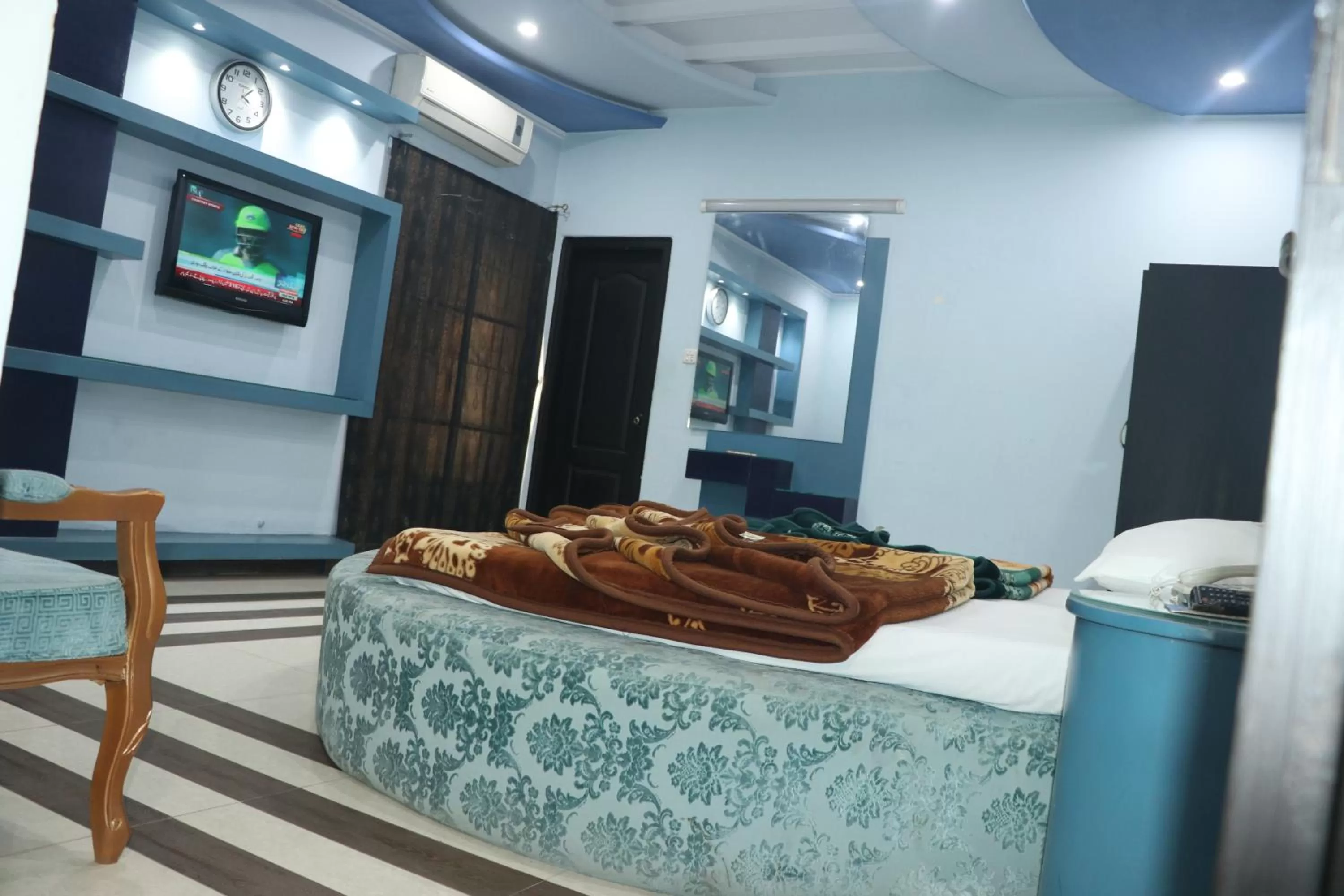 TV/Entertainment Center in Hotel Grace inn