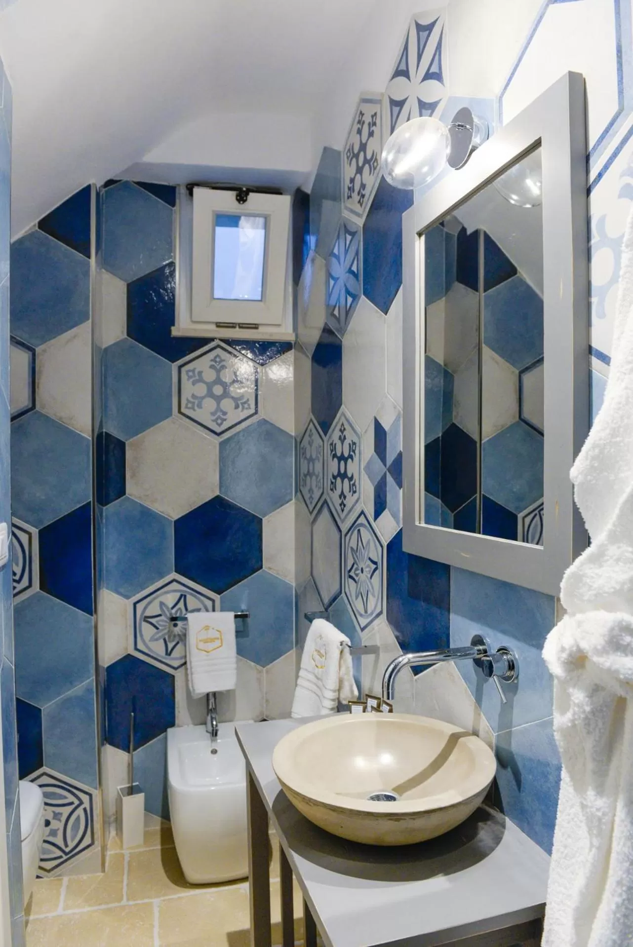 Bathroom in Mare Versus Luxury Suites