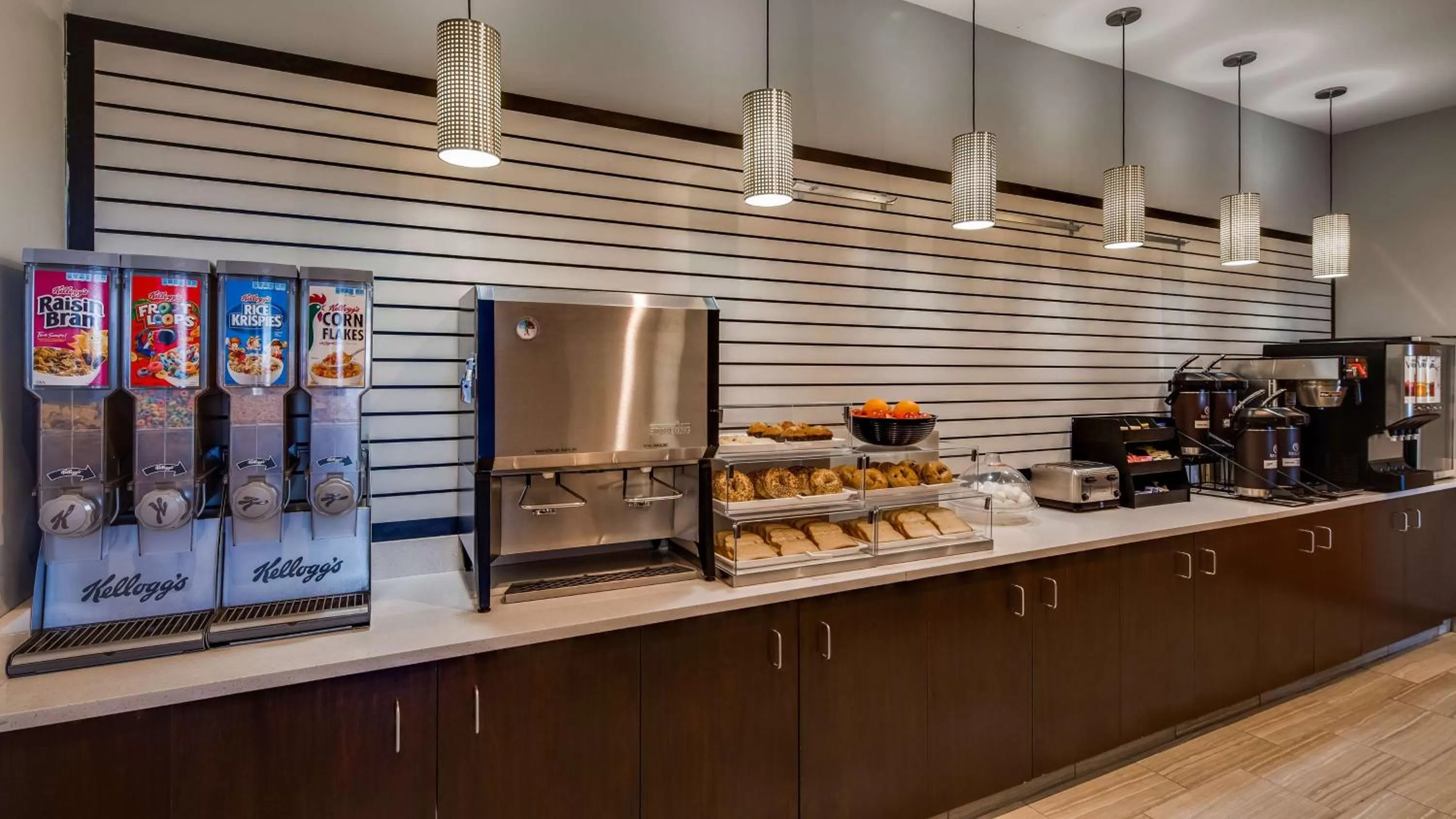 Breakfast in Best Western Plus Hyde Park Chicago Hotel