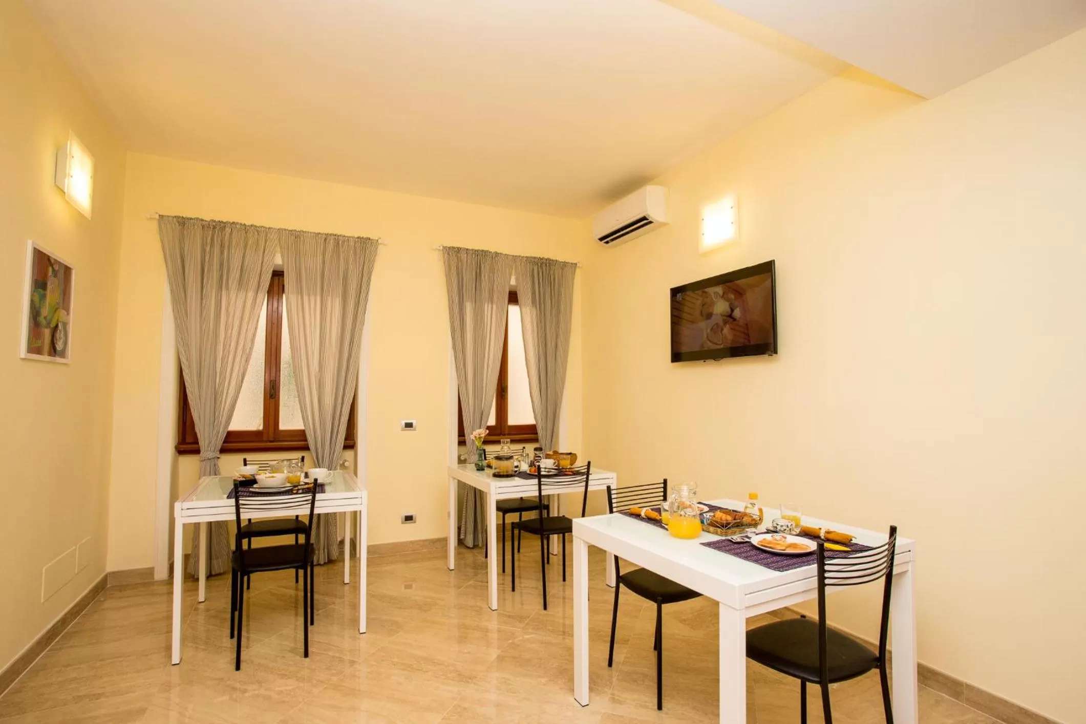 Lounge or bar in Trastevere's Friends