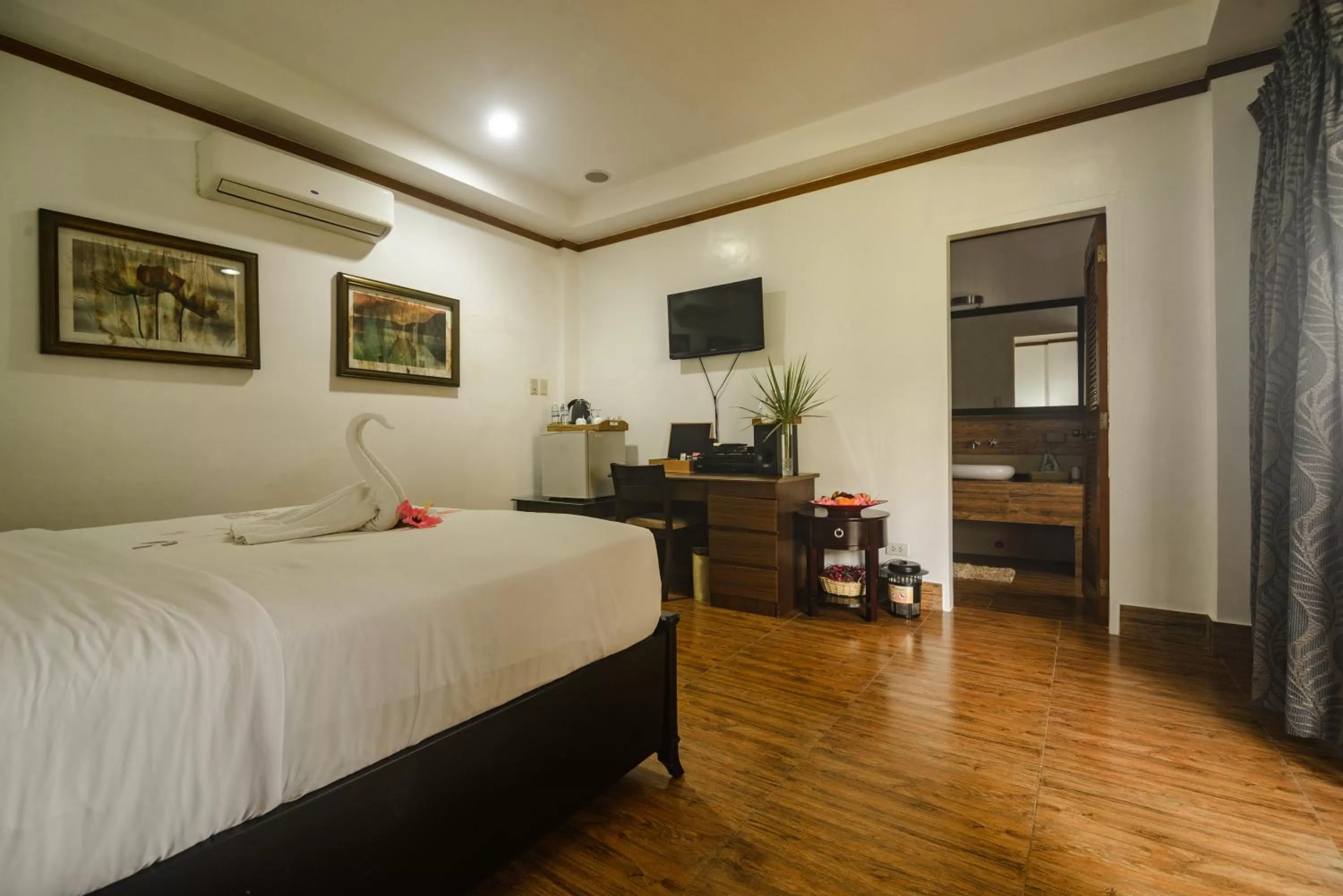 TV and multimedia, Bed in Voda Krasna Resort & Restaurant