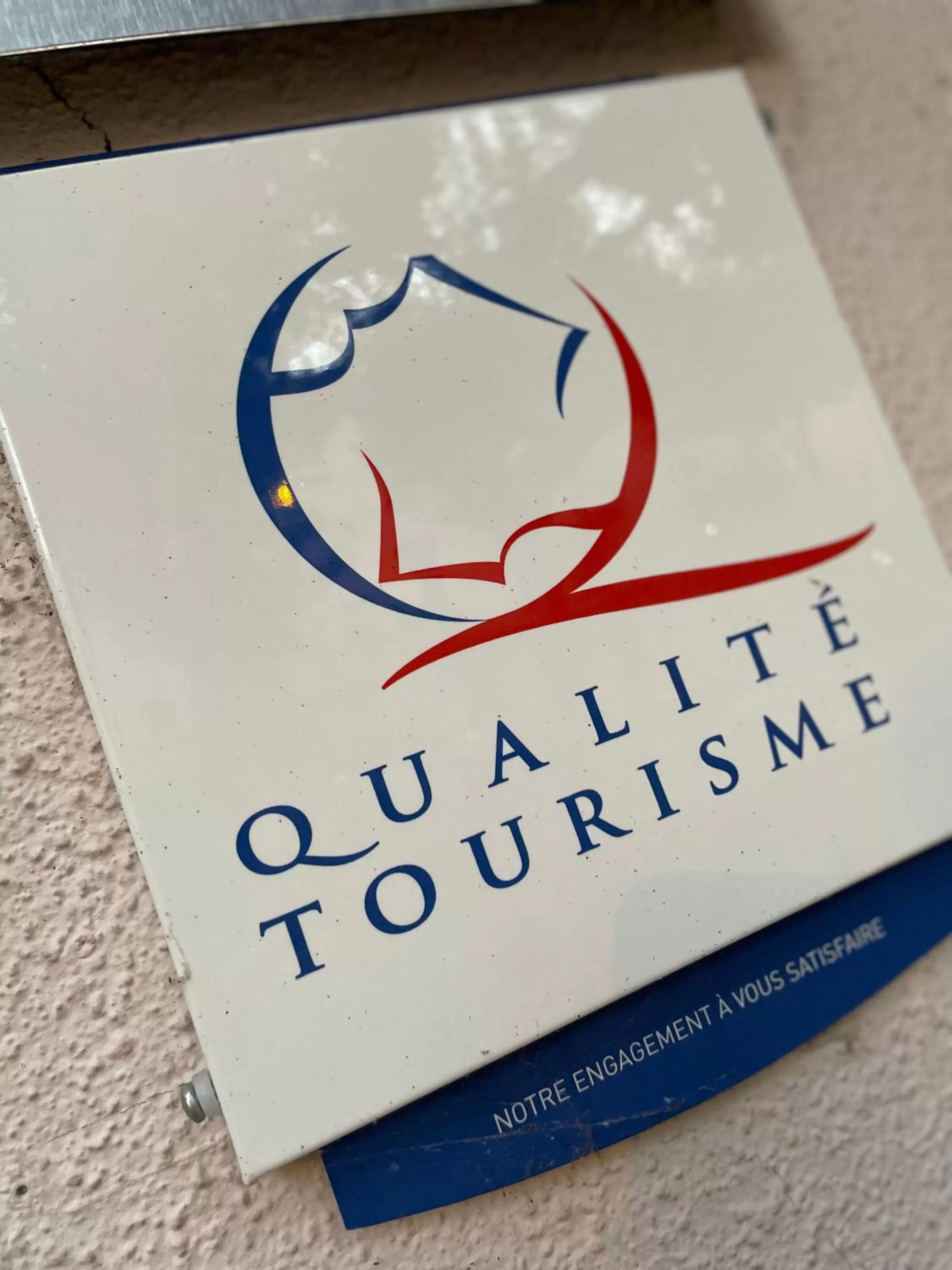 Facade/entrance in Contact Hôtel les Platanes Villeneuve sur Lot Centre