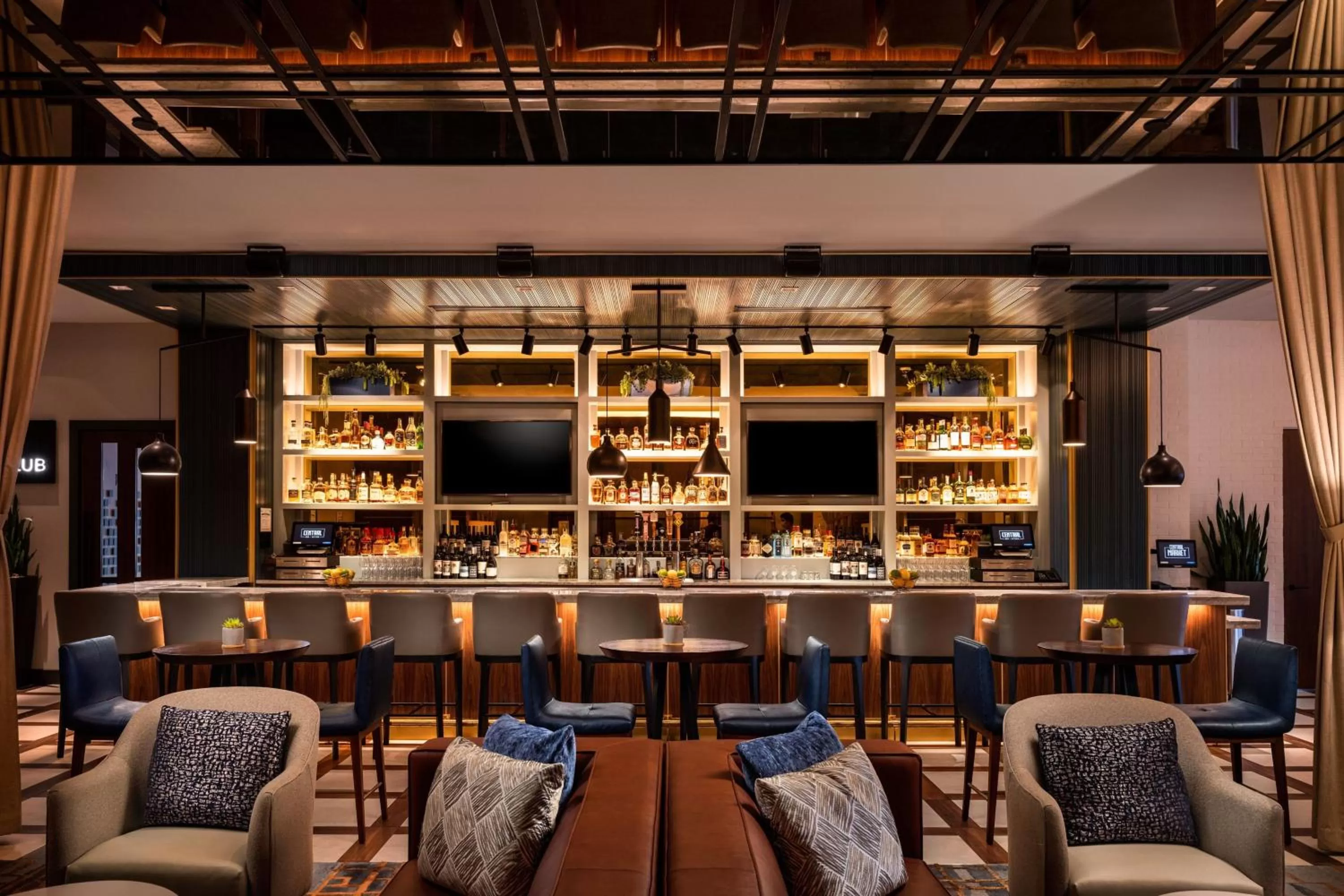 Lounge or bar in Nashville Marriott at Vanderbilt University