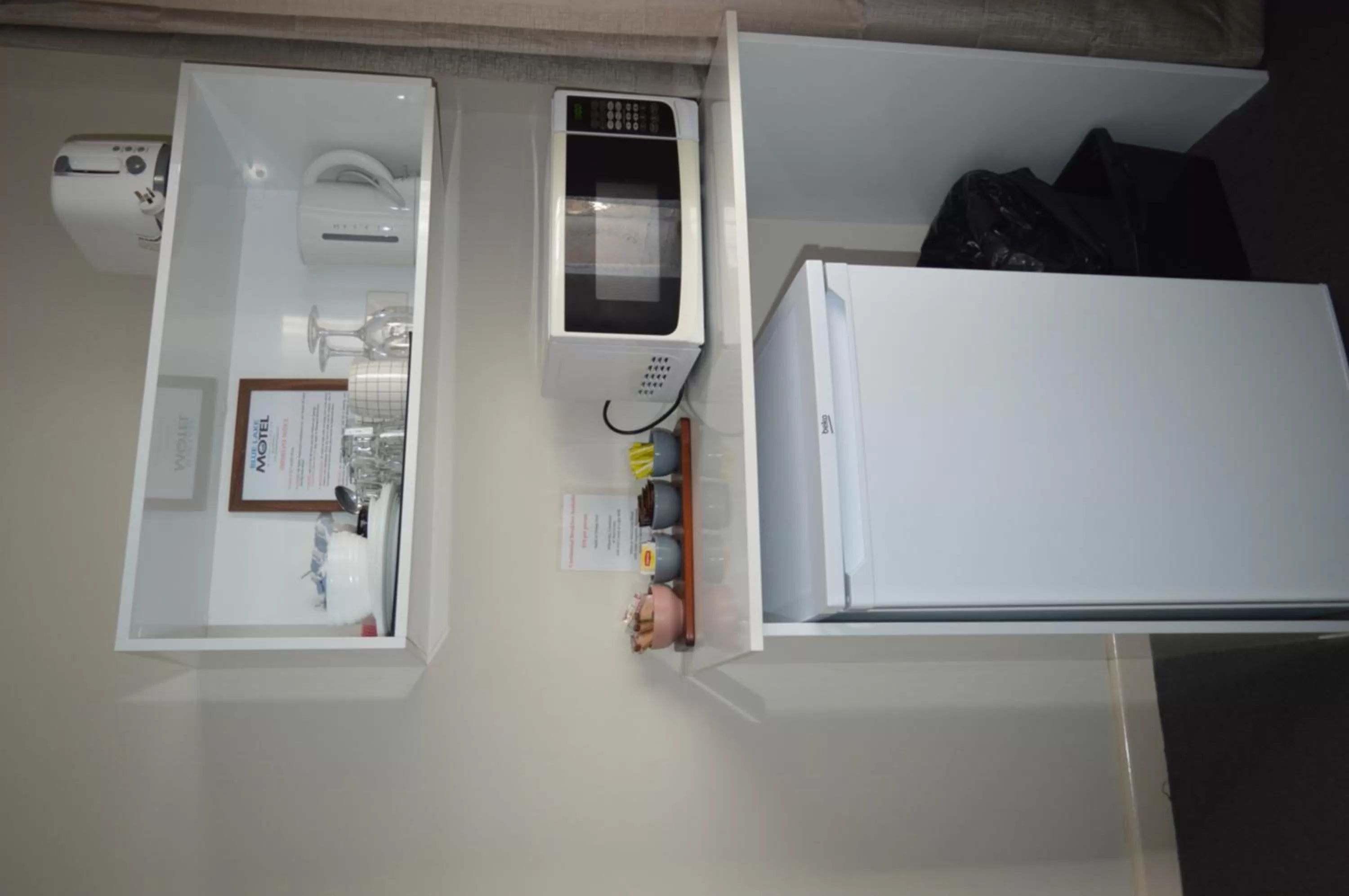 Kitchen or kitchenette in Blue Lake Motel