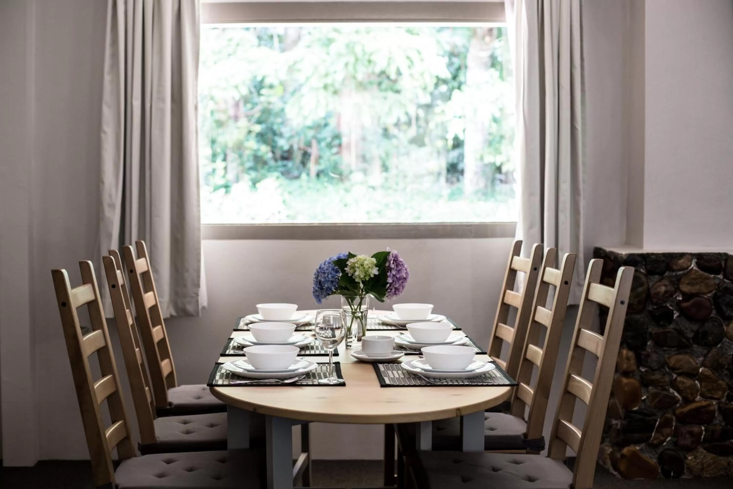 Day in Tall Trees Motel Mountain Retreat