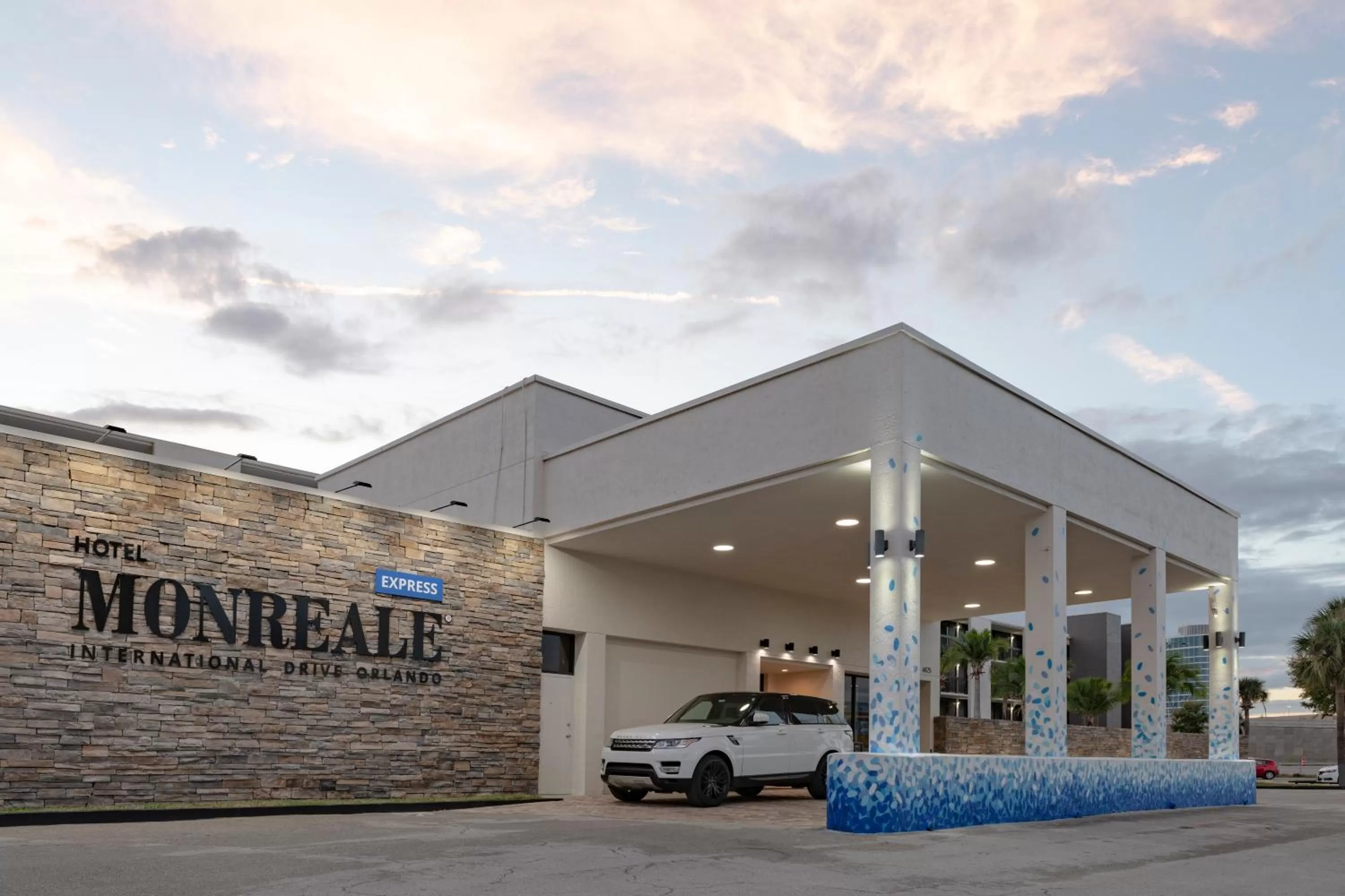 Property building in Hotel Monreale Express International Drive Orlando