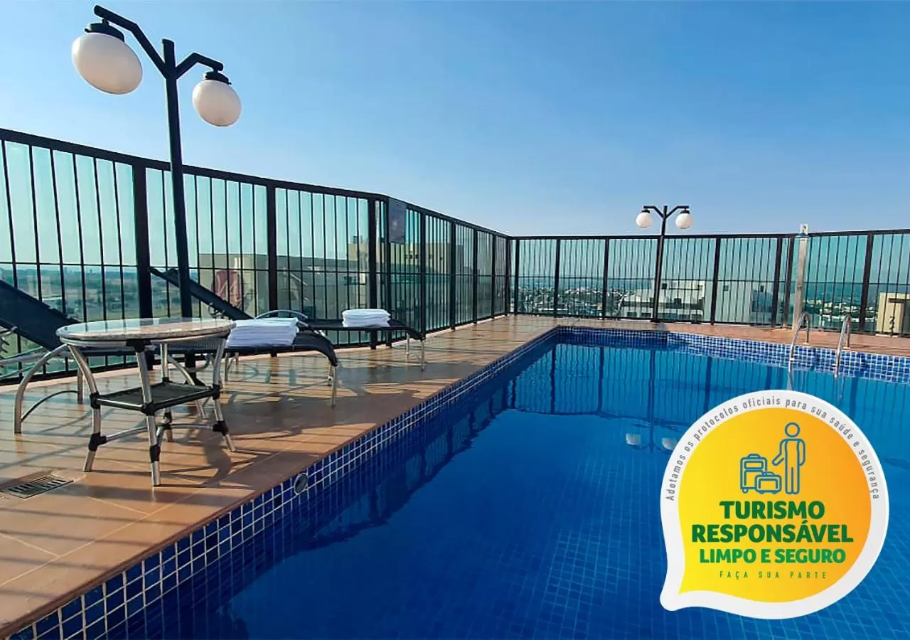 Swimming pool in Lets Idea Brasília Hotel