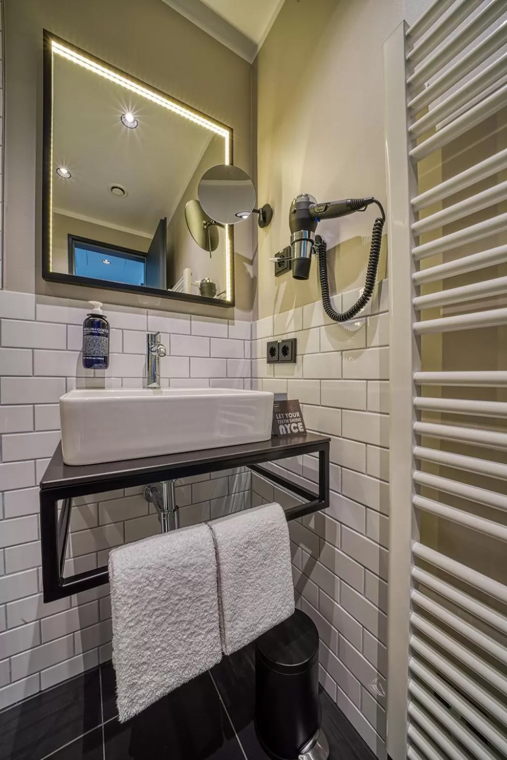 Bathroom in Vienna House Easy by Wyndham Hannover City