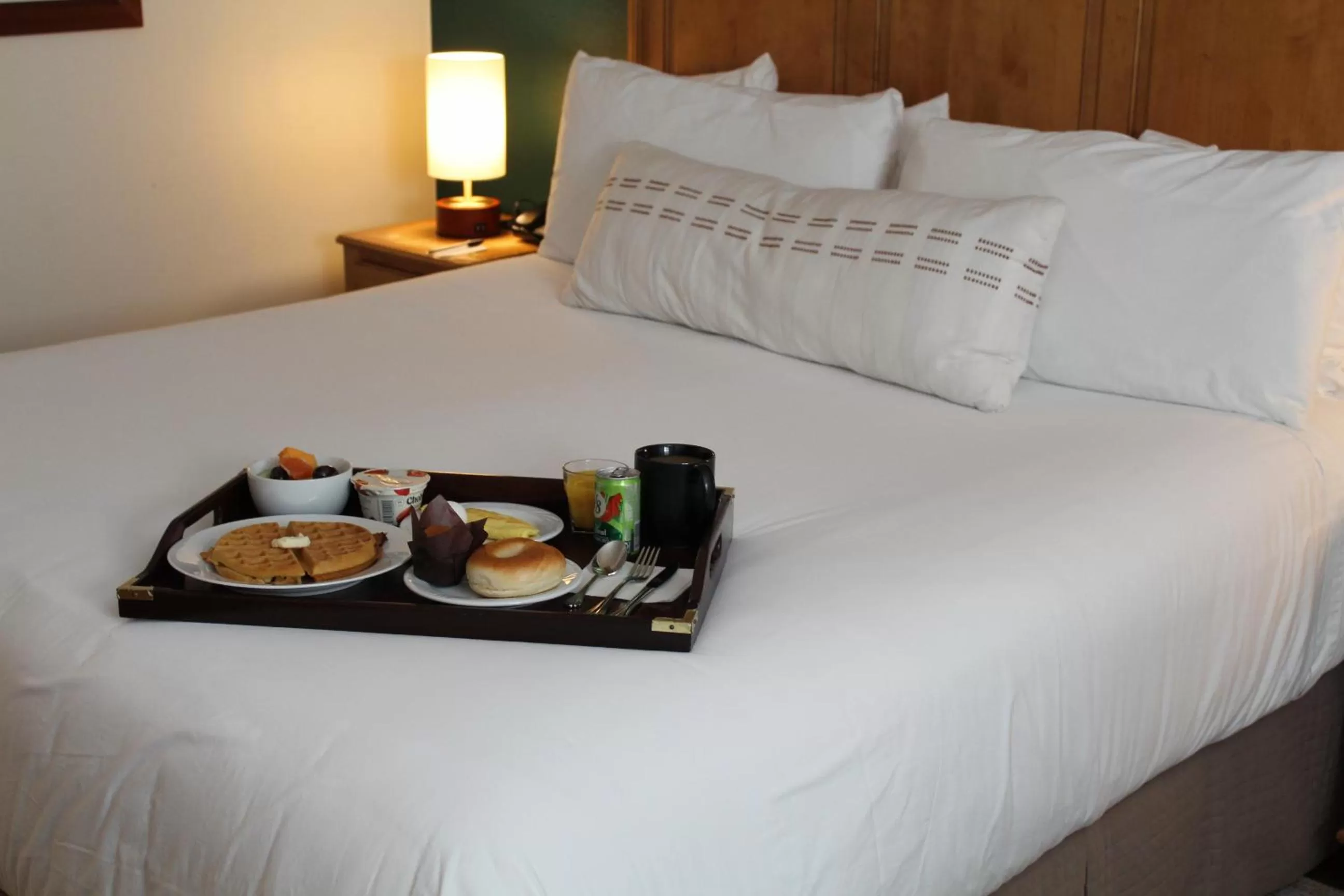 Breakfast, Bed in Elm House Inn