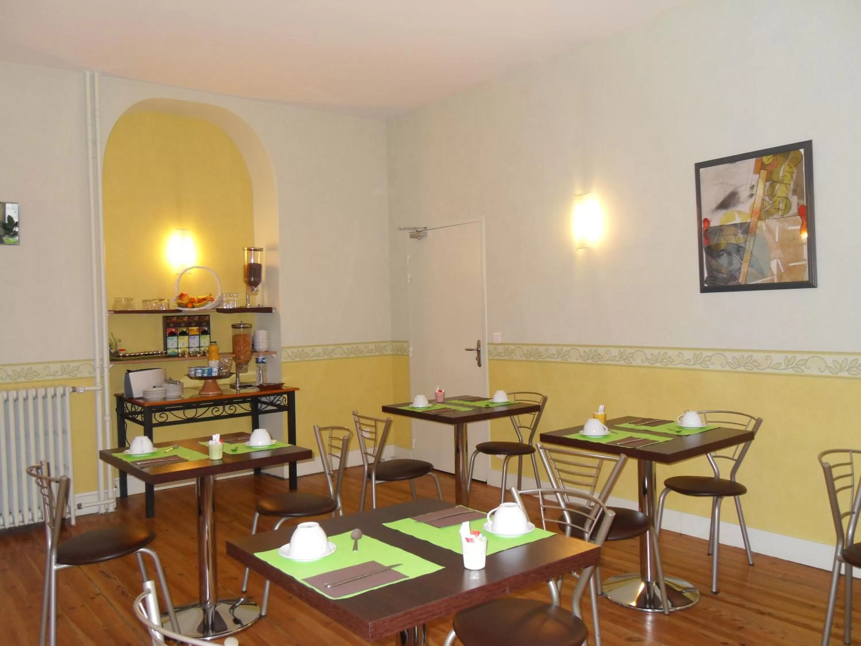 Restaurant/places to eat in Hôtel Adour