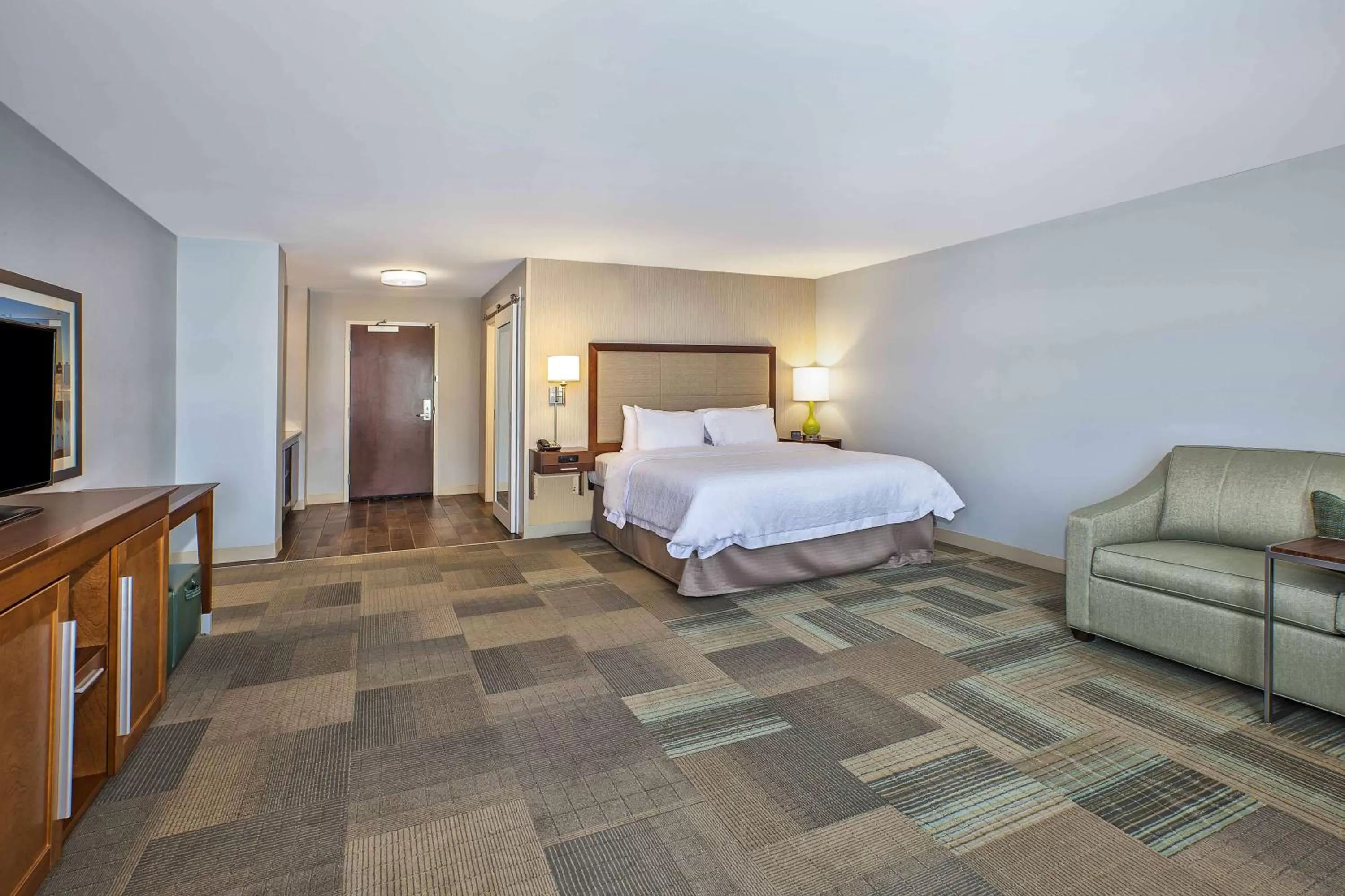 Bedroom, Bed in Hampton Inn by Hilton West Bloomfield Novi