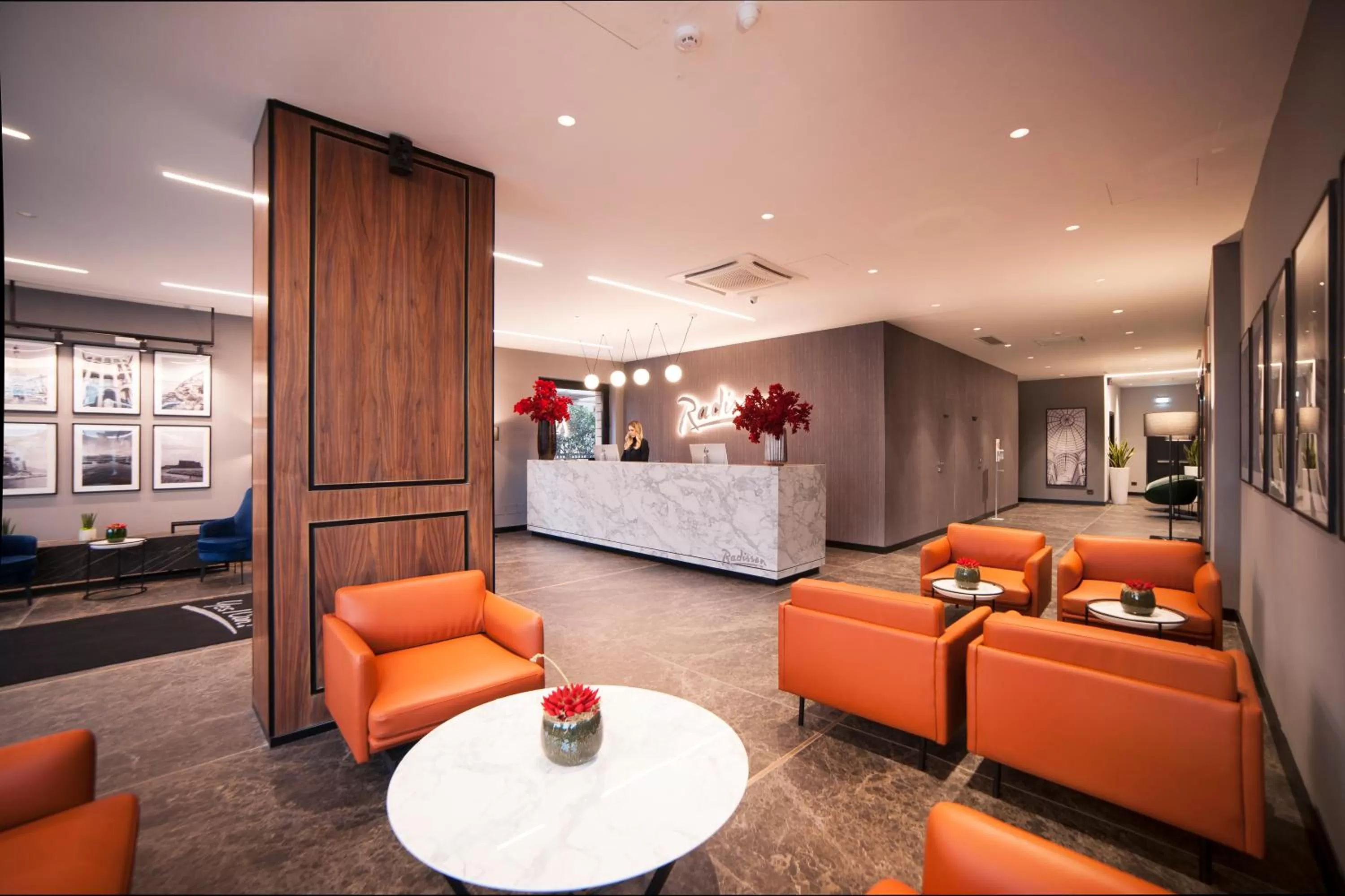 Lobby or reception in Radisson Hotel Nola Naples