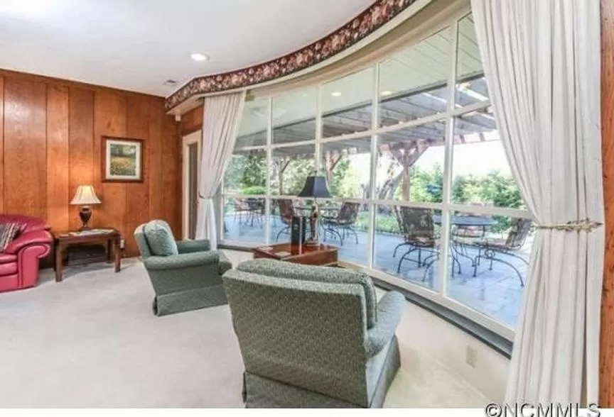 Living room, Seating Area in Brookside Mountain Mist Inn