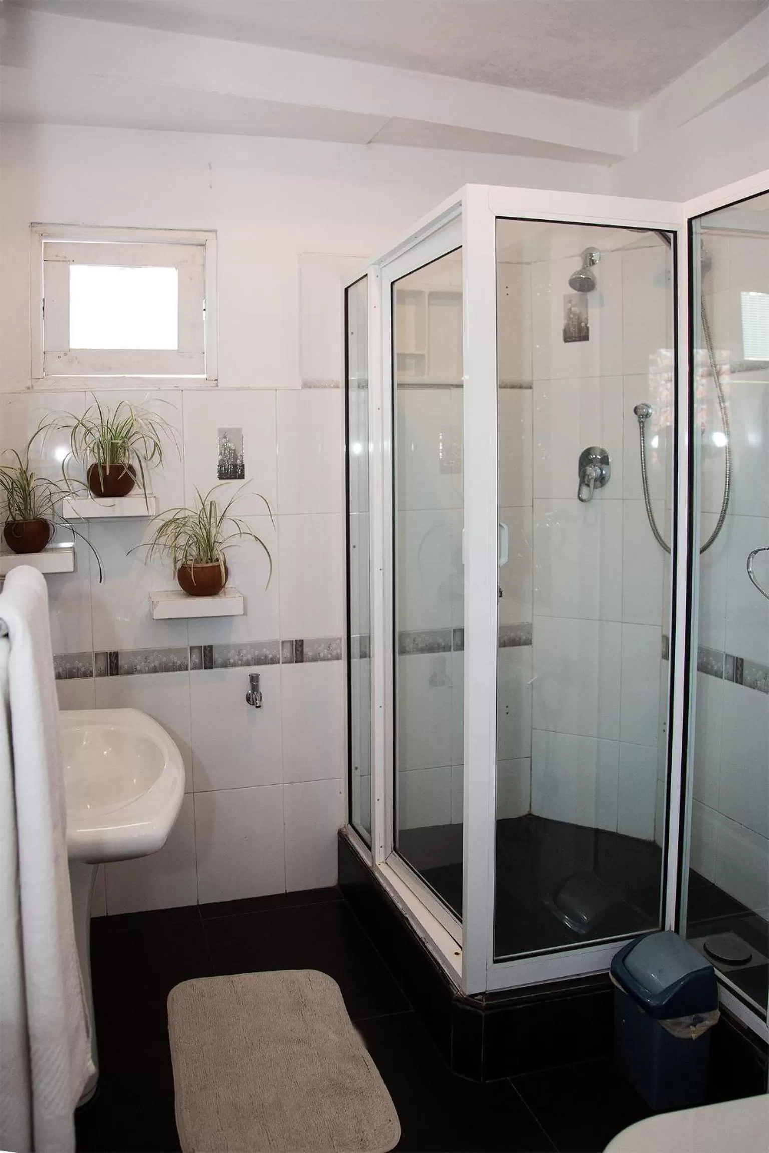 Shower, Bathroom in Suriya Arana