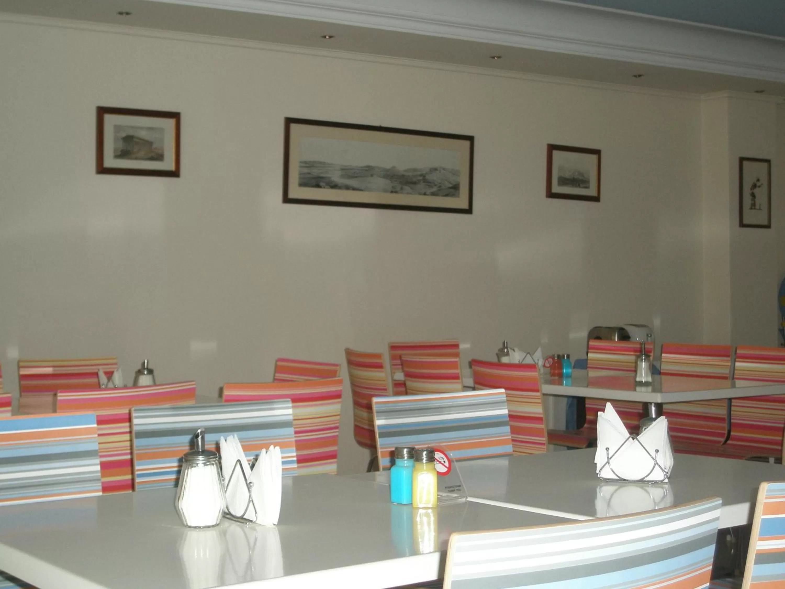 Restaurant/places to eat in Economy Hotel