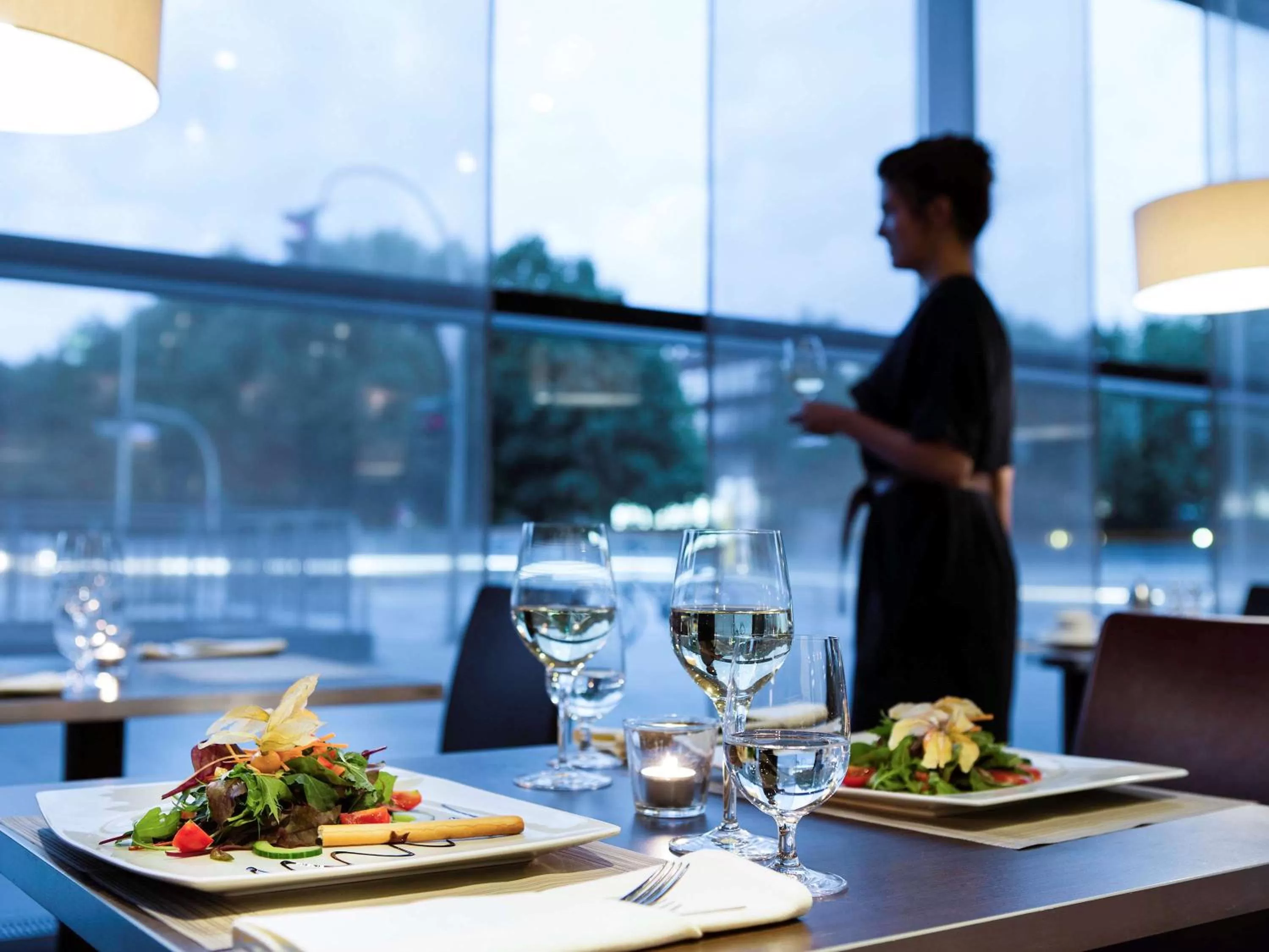 Restaurant/places to eat in Novotel Hamburg City Alster