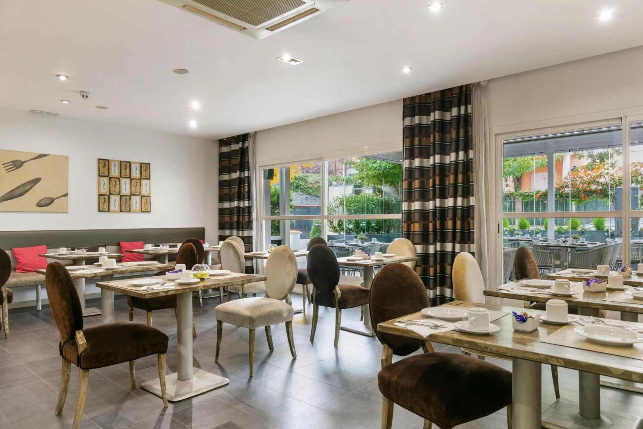 Restaurant/places to eat in Globales Acis y Galatea