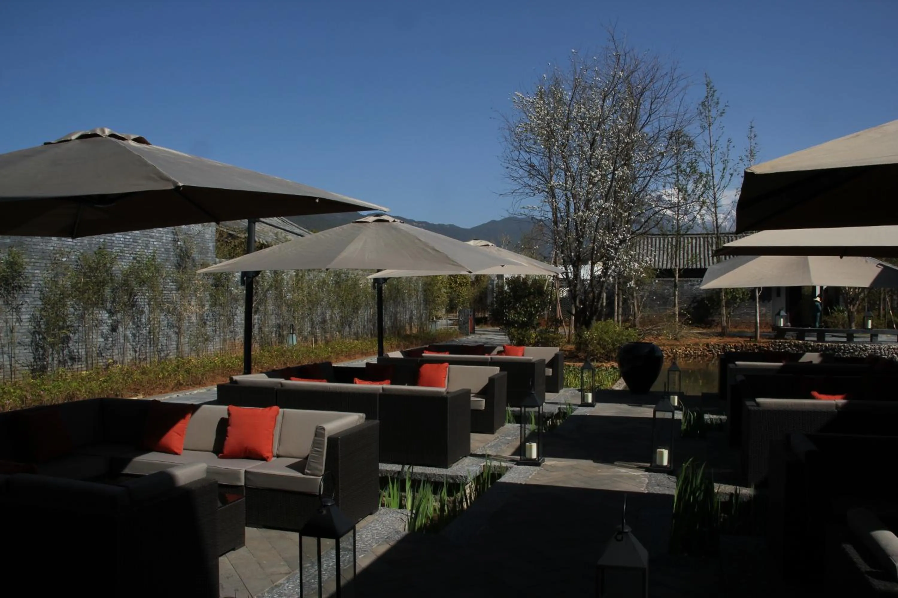 Lounge or bar in Pullman Lijiang Resort & Spa