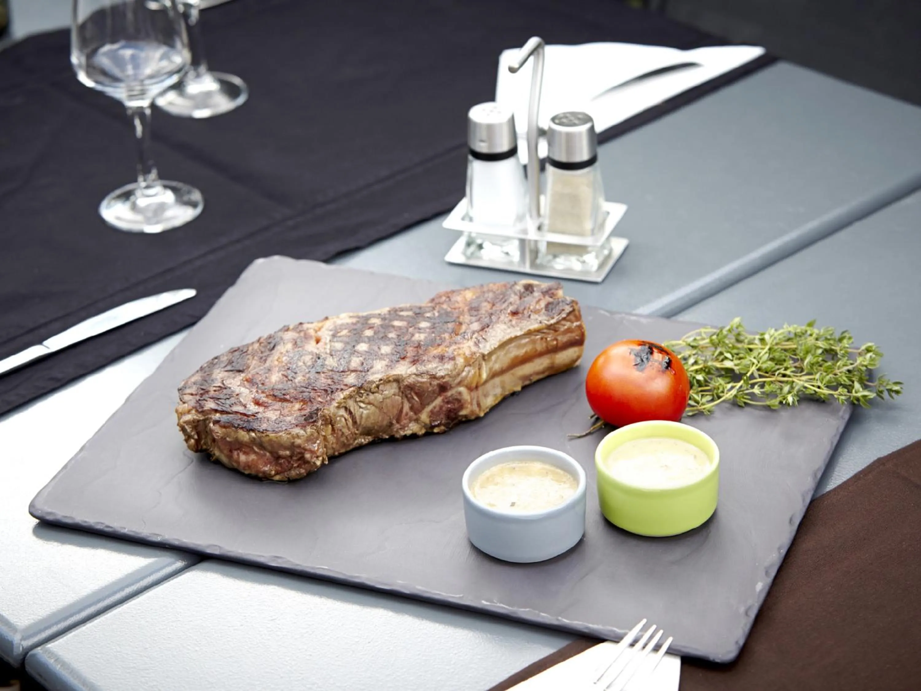 Restaurant/places to eat in Campanile Plaisir