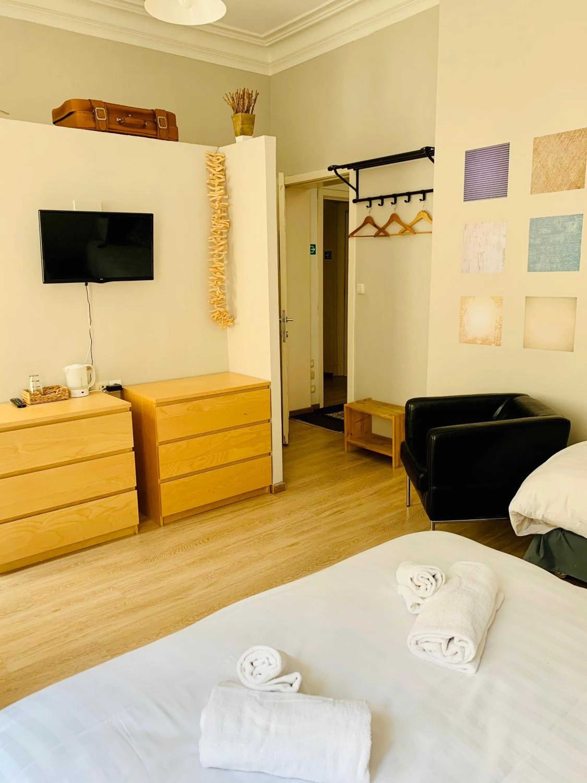 Bed in Hotel Du Parlement