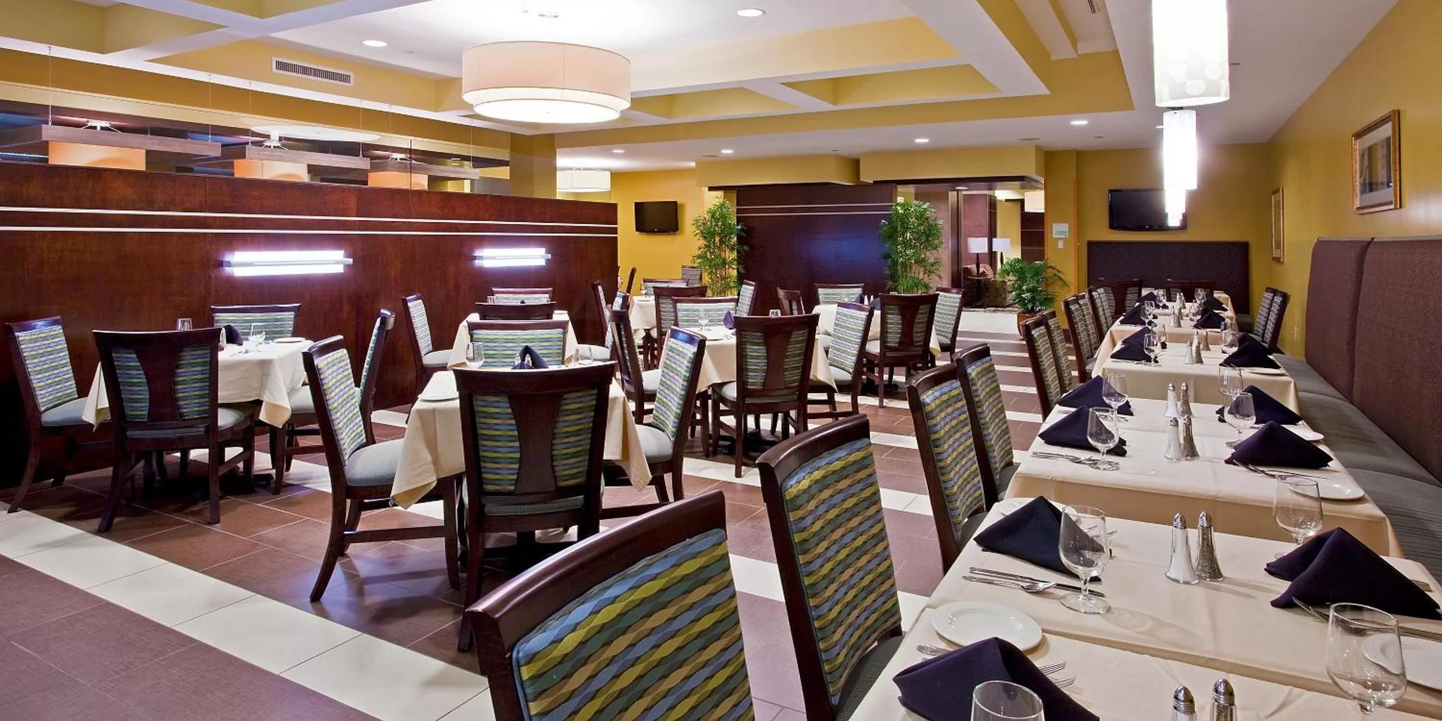 Restaurant/places to eat in Holiday Inn Titusville/Kennedy Space Center by IHG