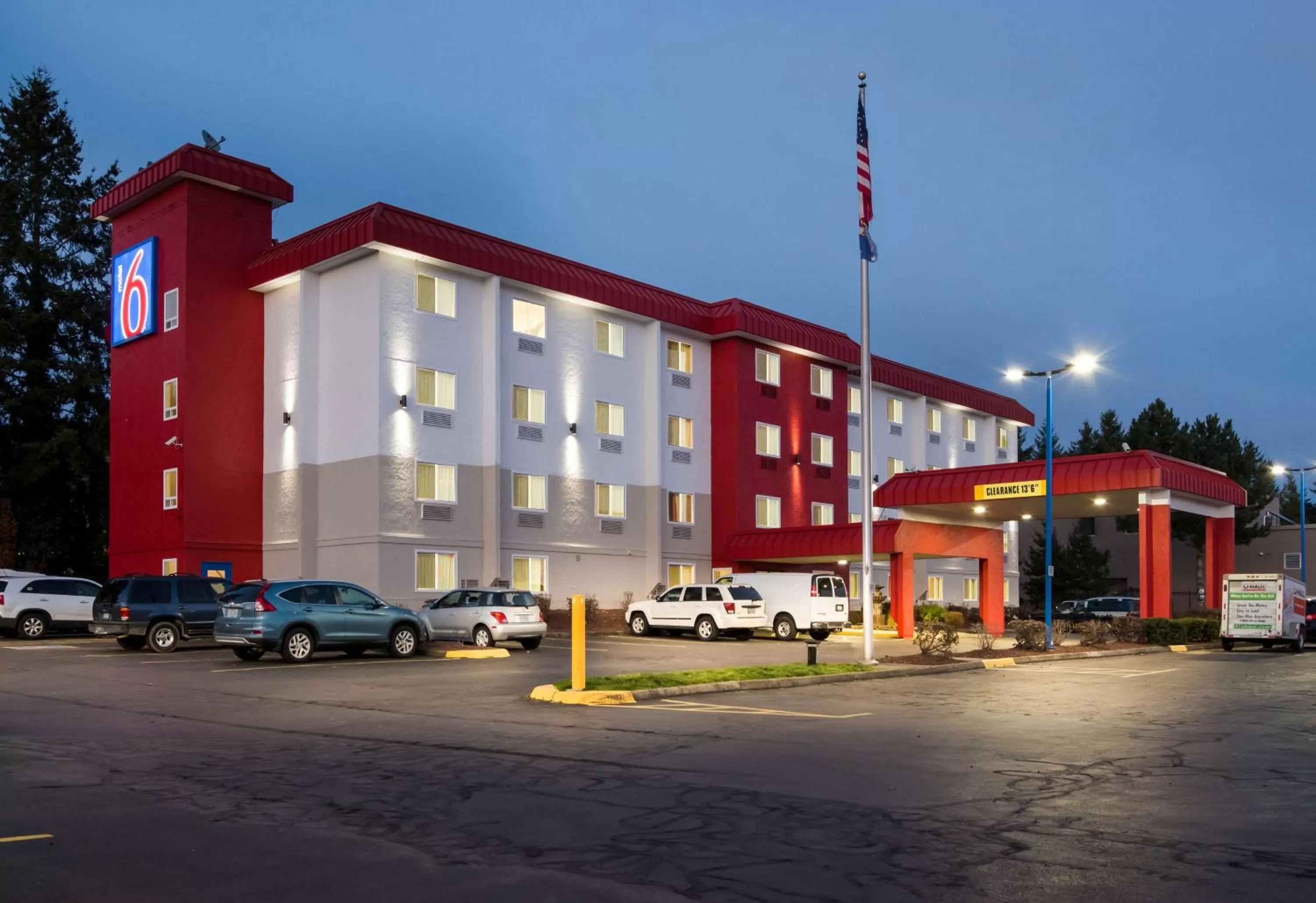 Property building in Motel 6-Wilsonville, OR - Portland