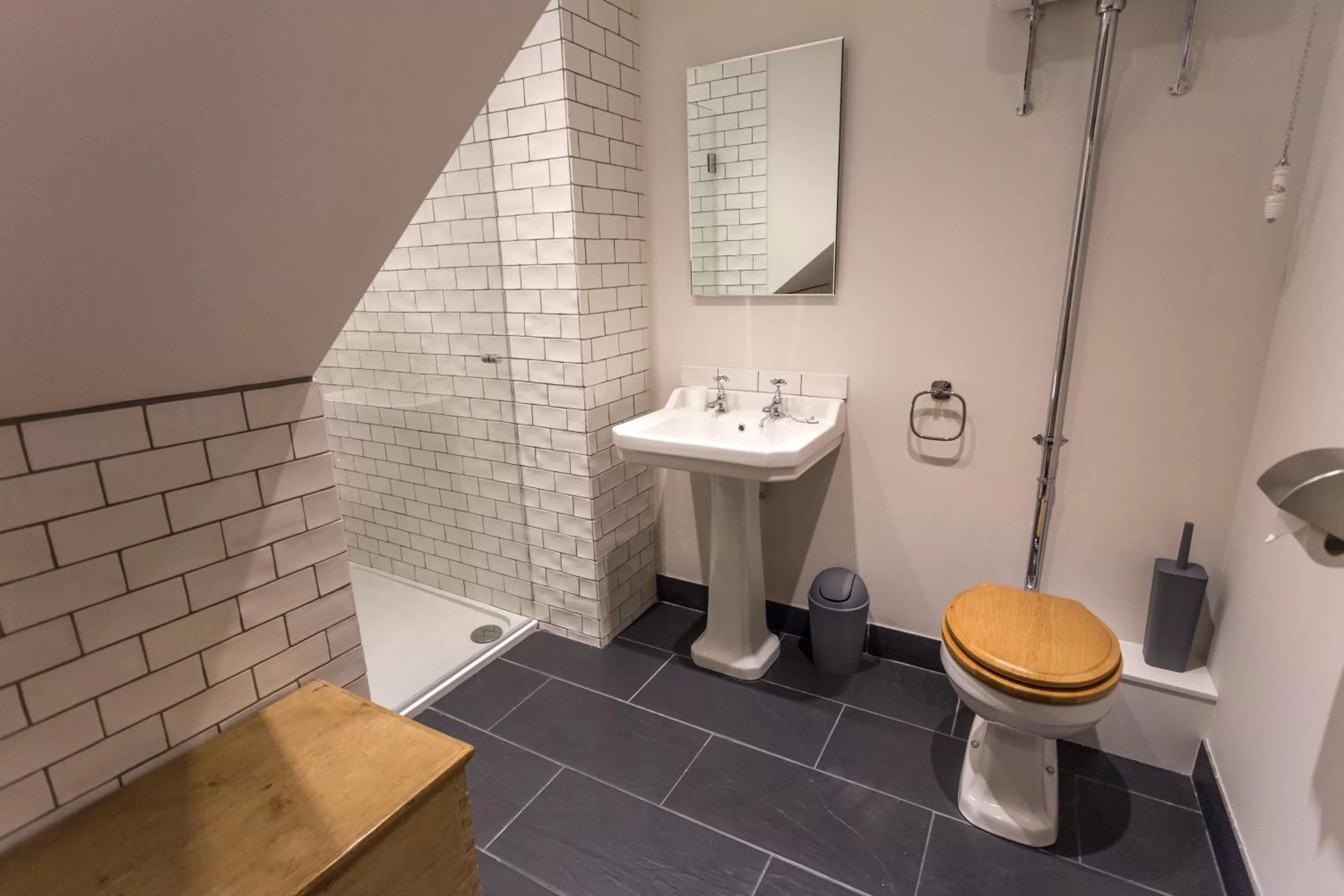 Shower in The Redan Inn