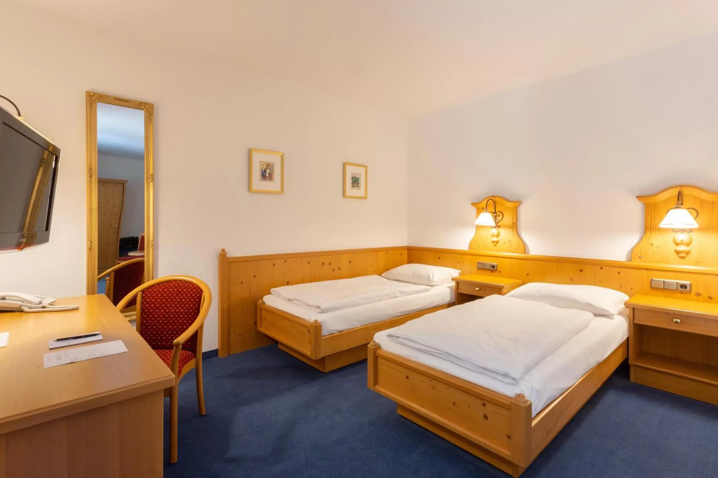 Twin Room in Hotel Erbprinzenpalais Twin Room in Hotel Erbprinzenpalais