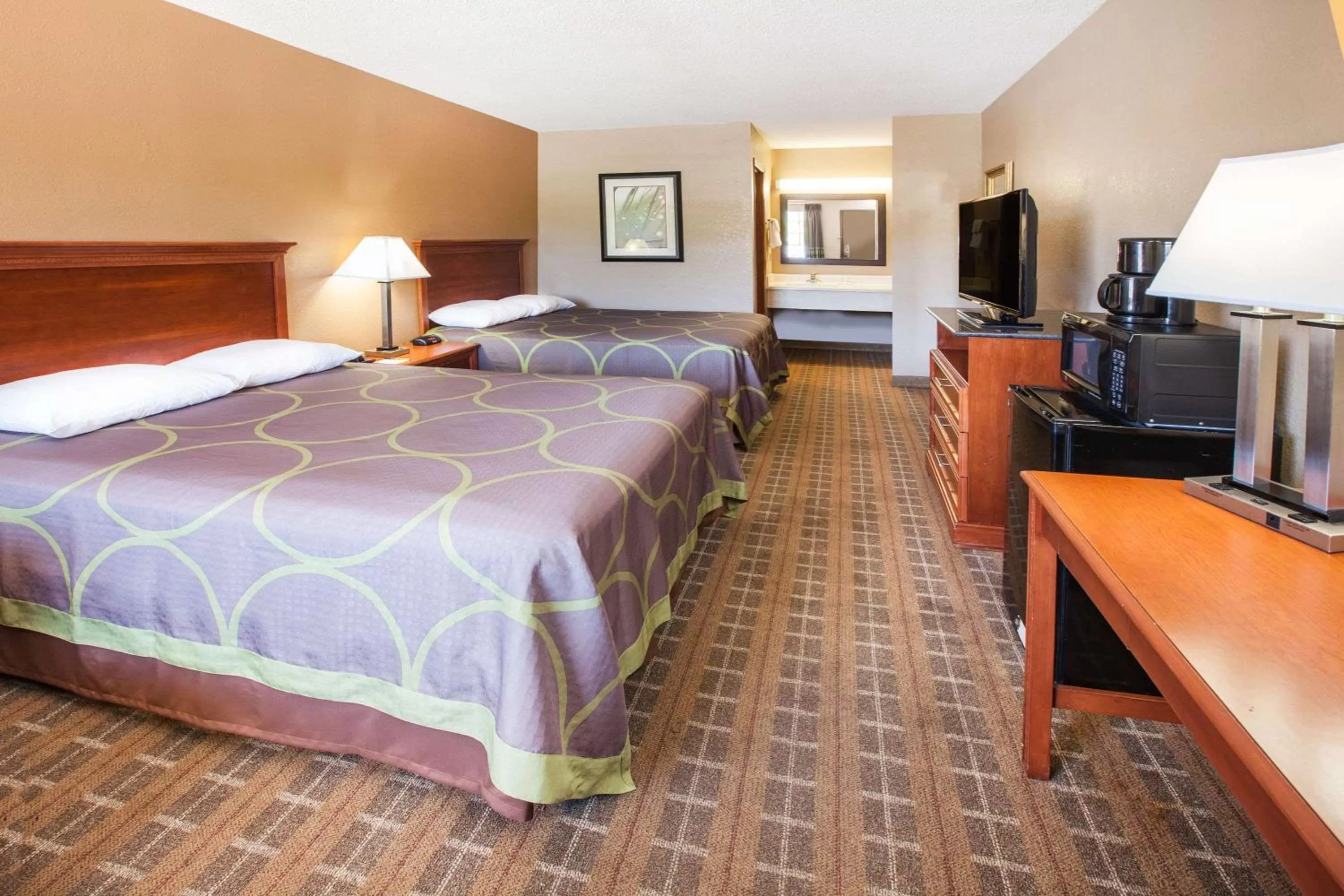 Photo of the whole room, Bed in Super 8 by Wyndham Clinton