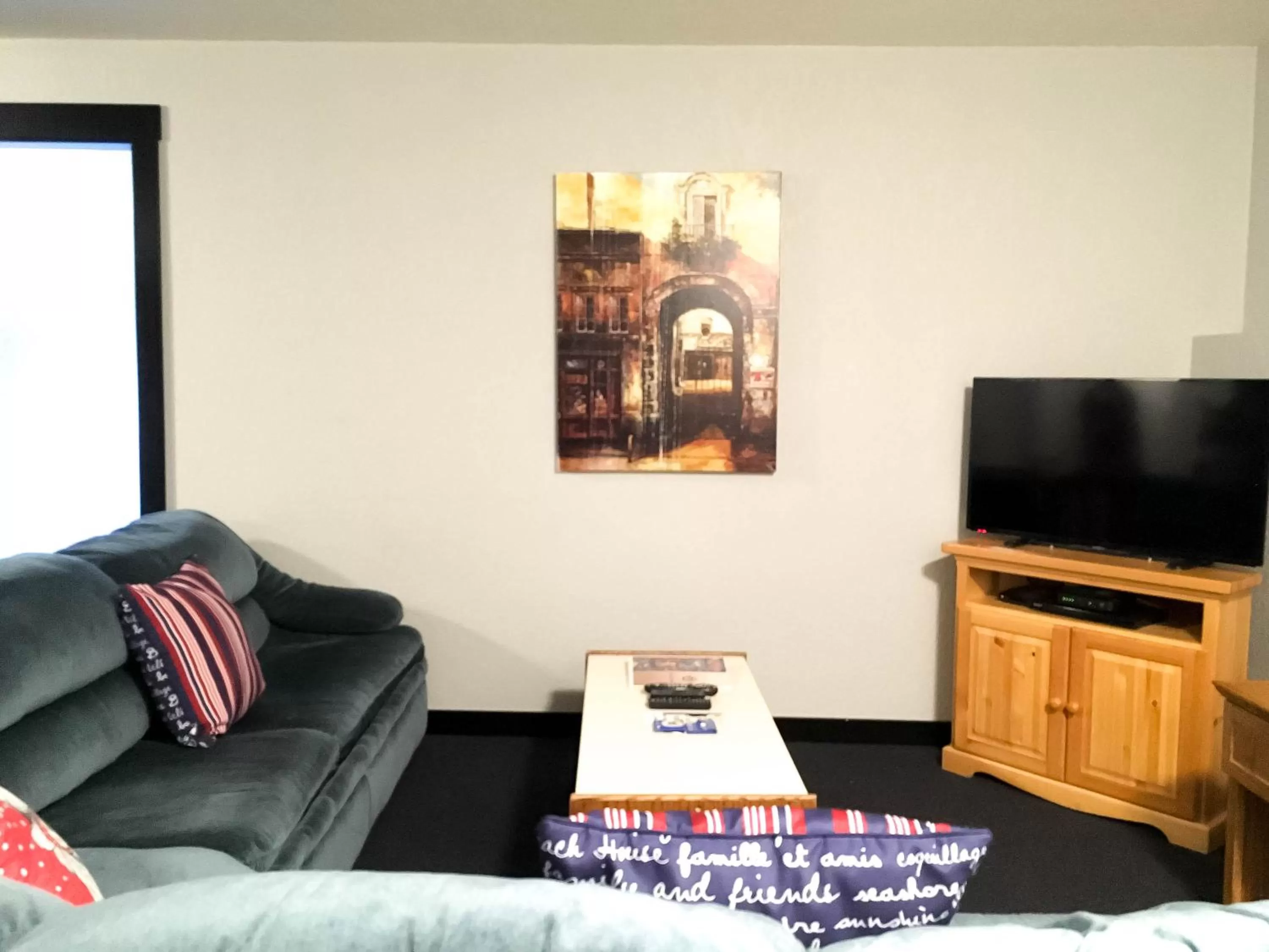 TV and multimedia in The Bulldog Hotel