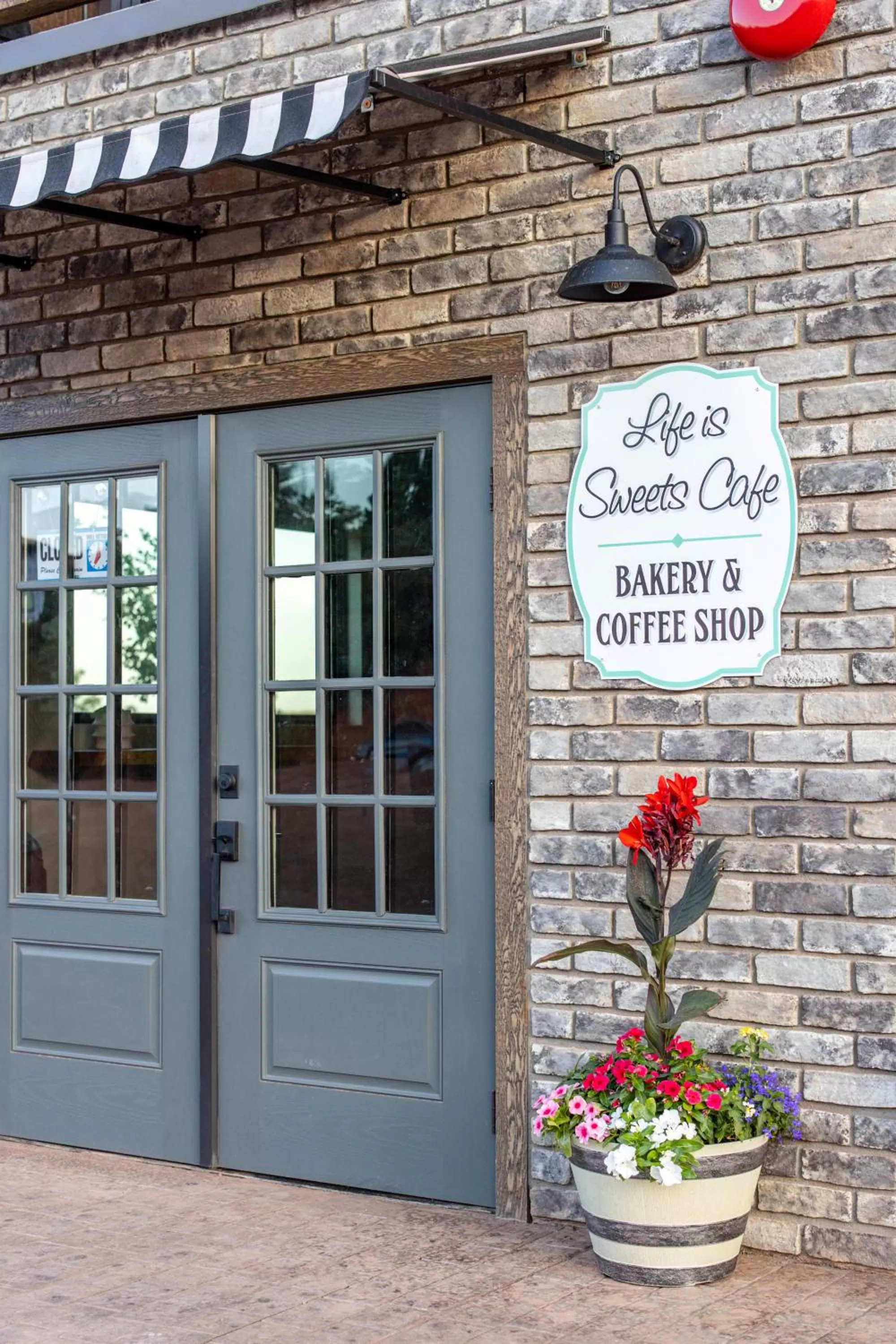 Restaurant/places to eat in Lodge at 5600